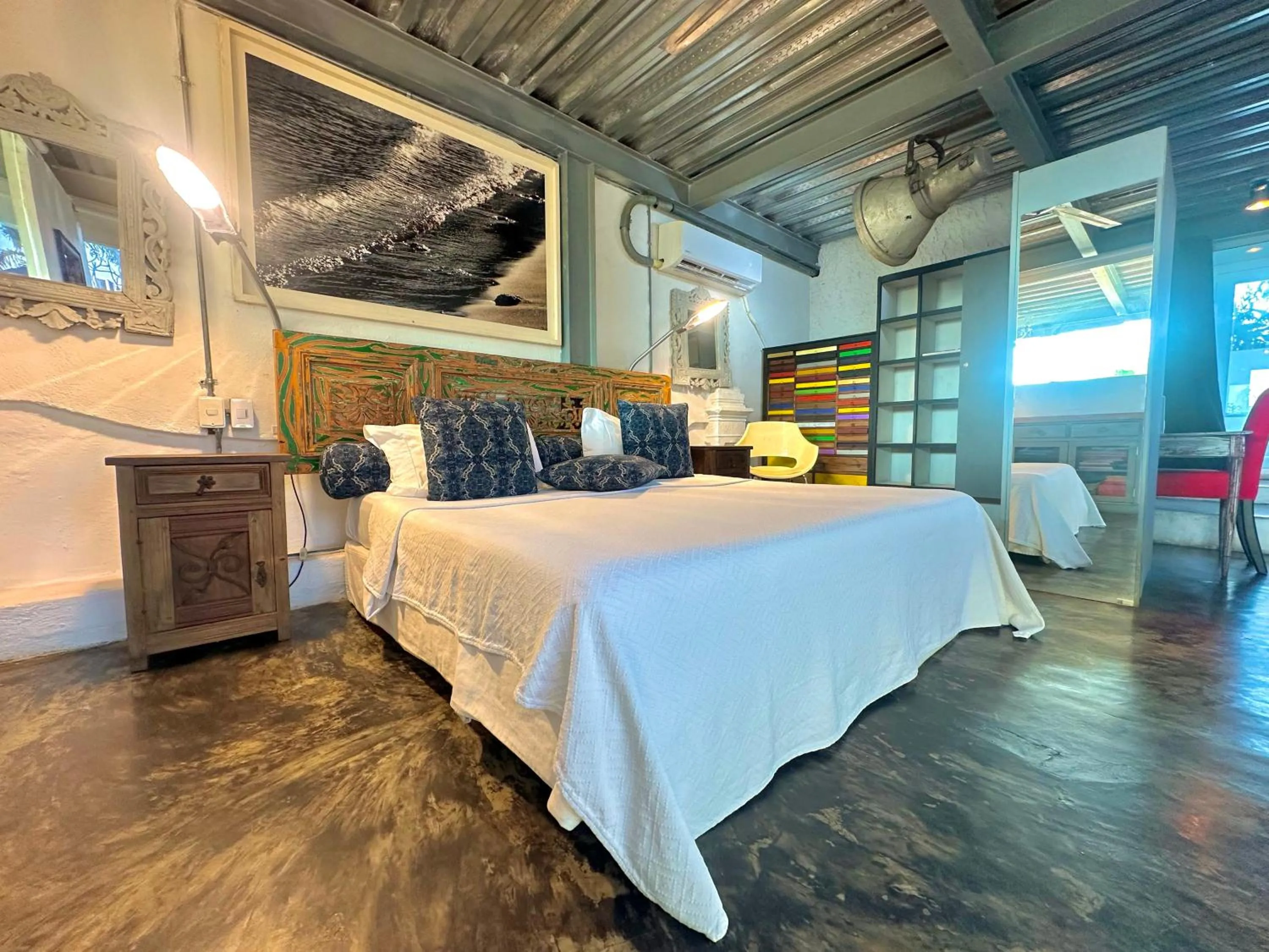 Photo of the whole room, Bed in La Passion by Masaya Collection