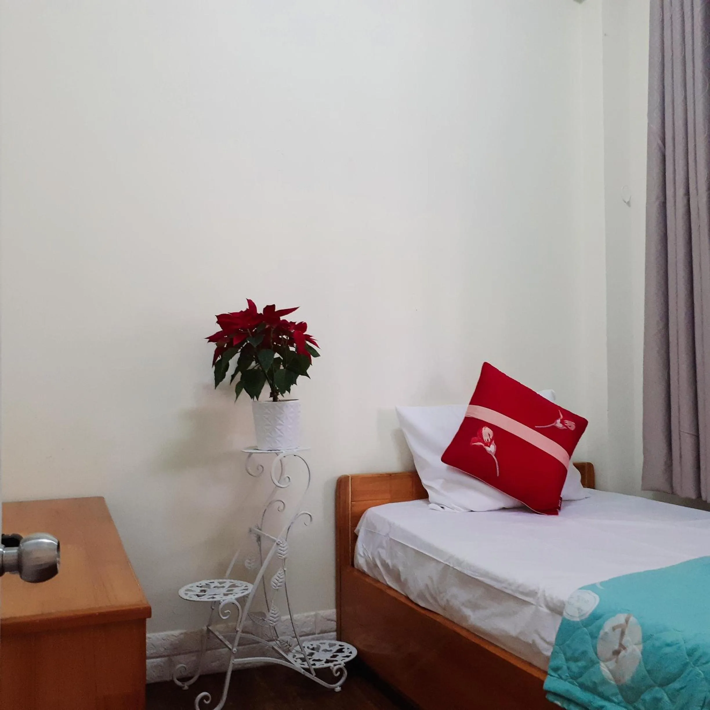 Bedroom, Bed in Forget Me Not Hotel