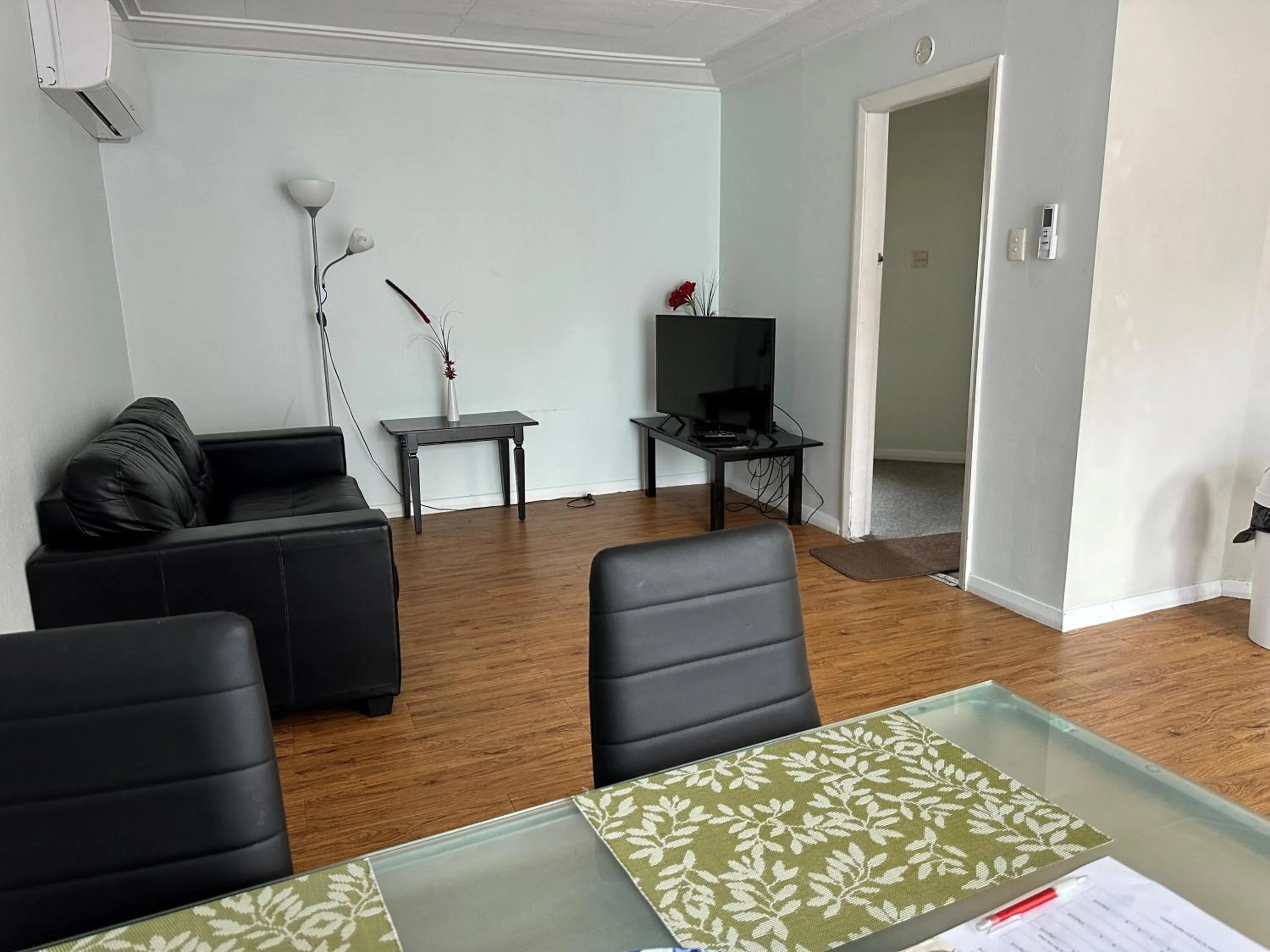 TV and multimedia in Owens Motel