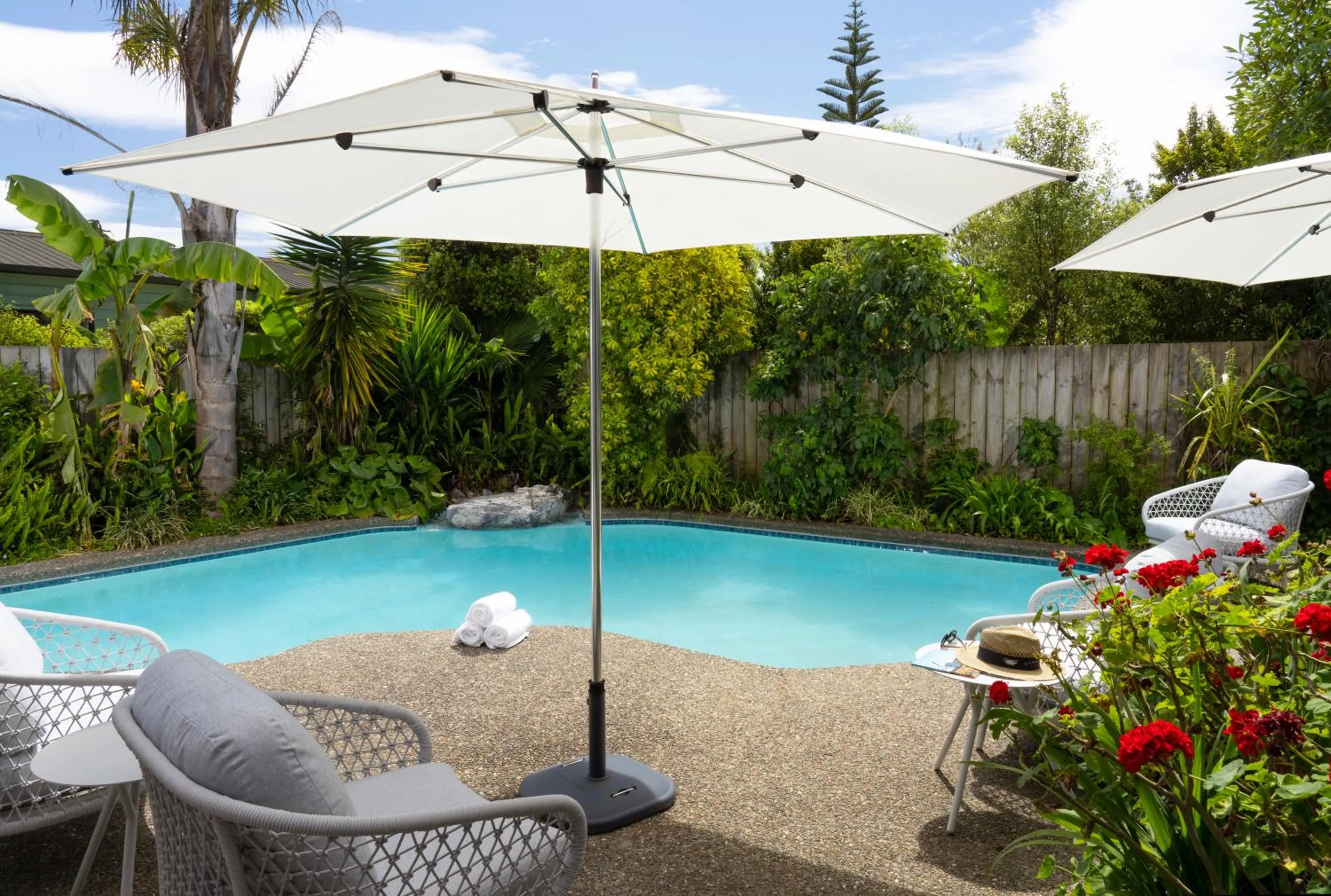 Swimming pool in Ratanui Lodge