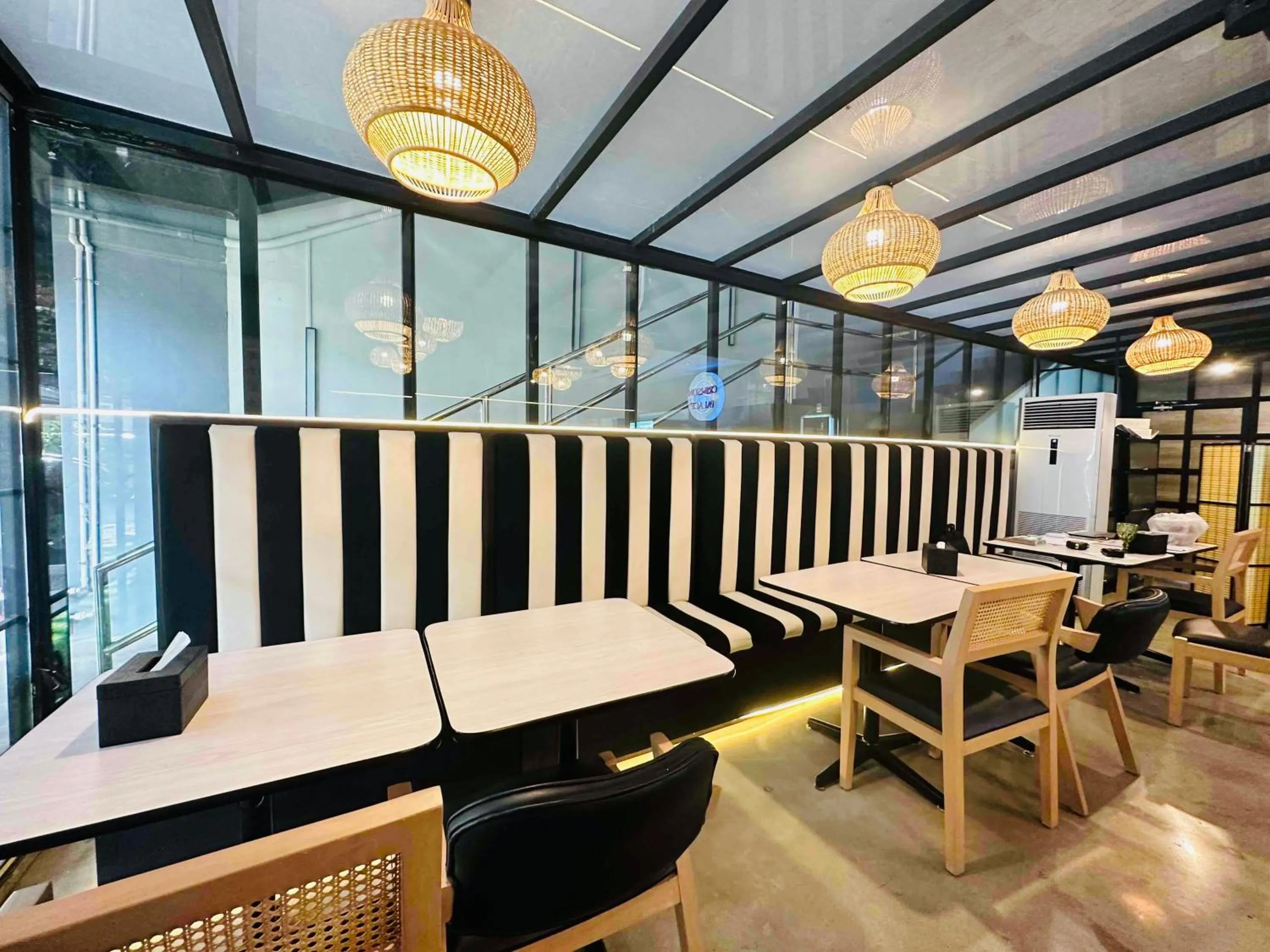 Restaurant/places to eat in DG Budget Hotel Salem