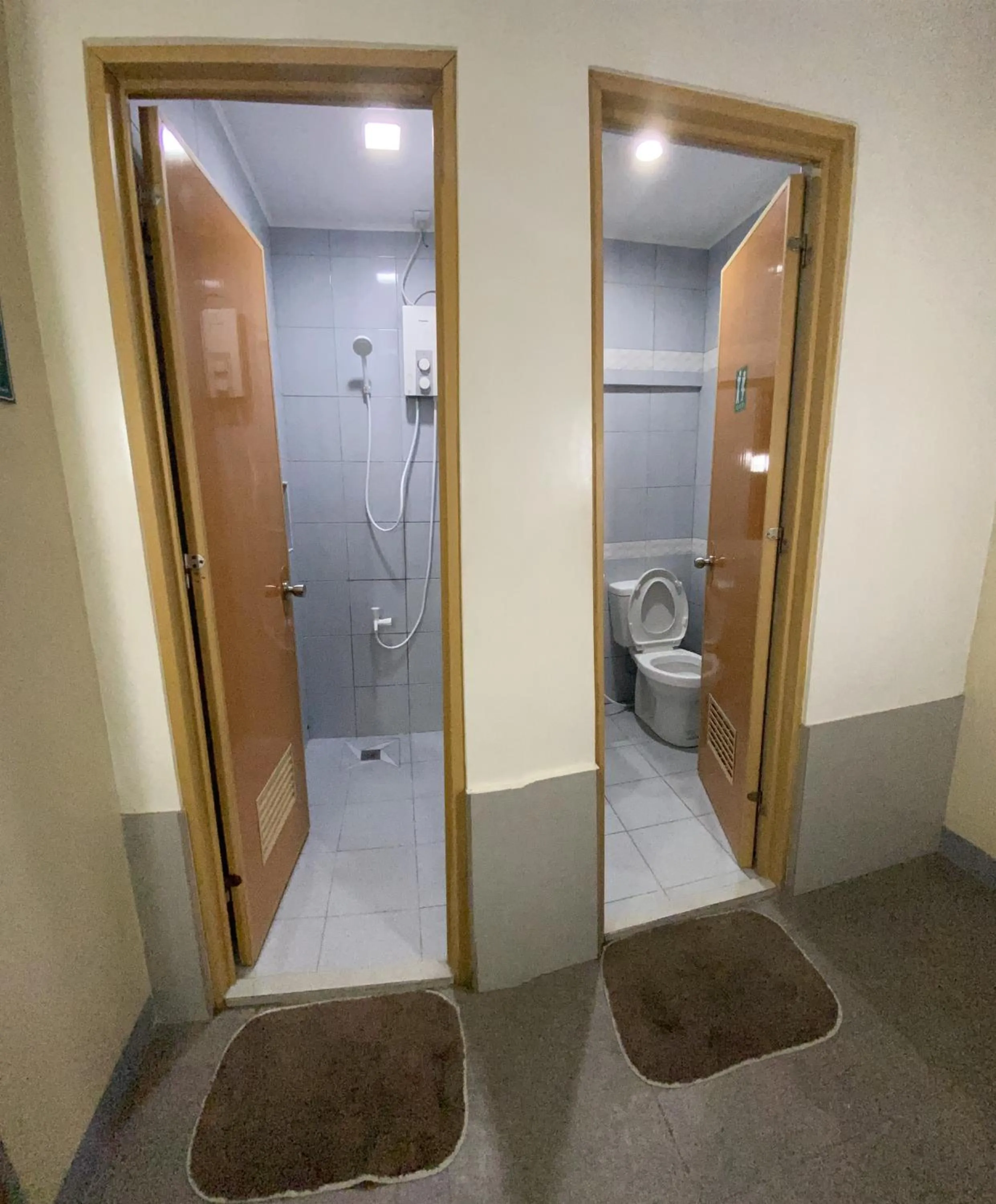 Shower in DG Budget Hotel Salem