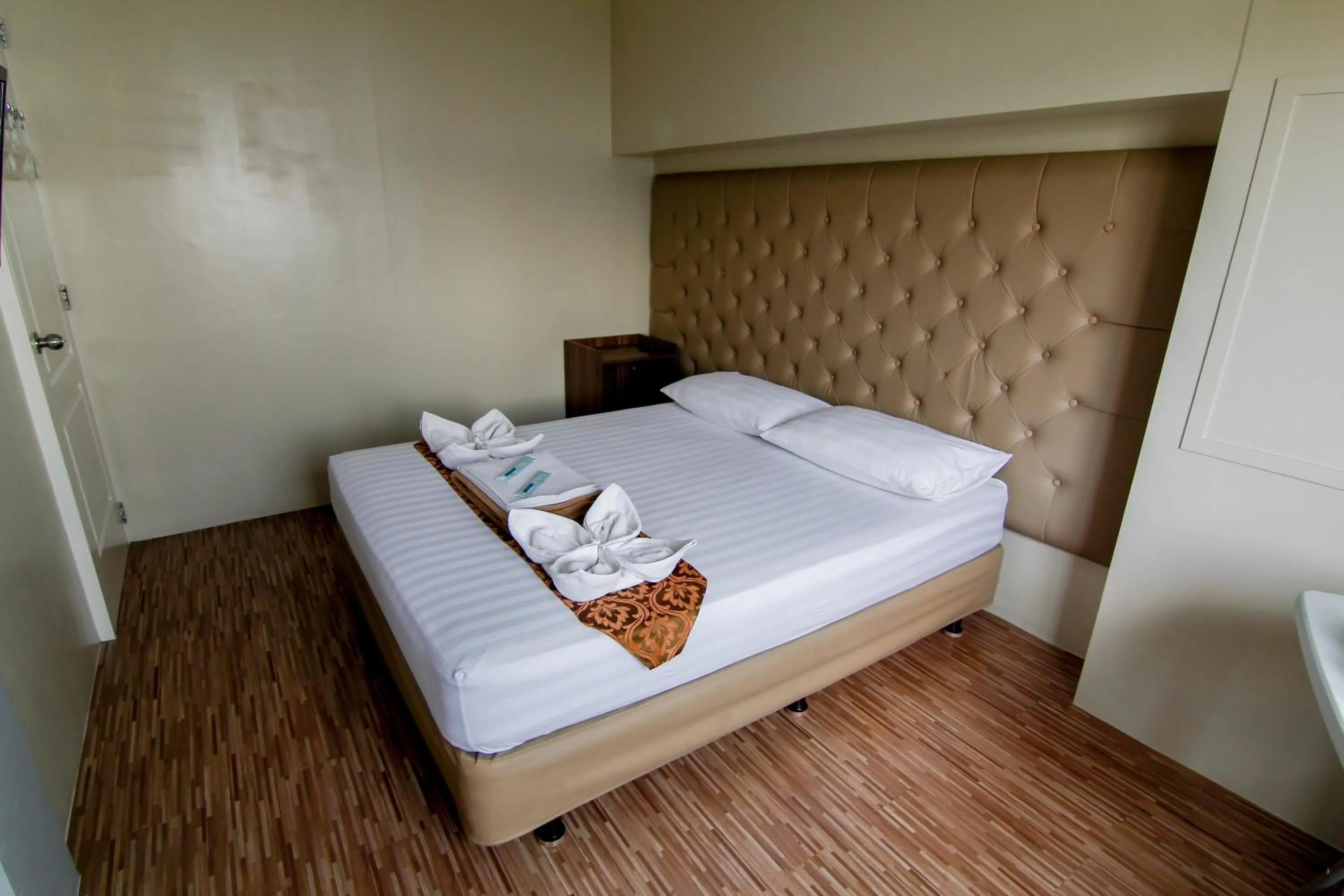 Bed in DG Budget Hotel Salem