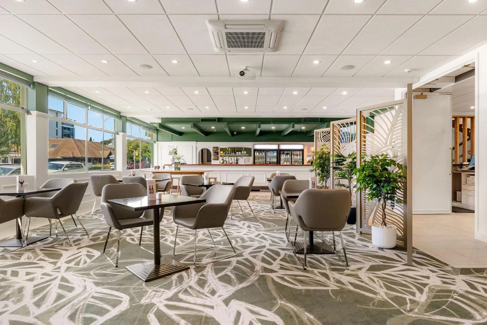 Restaurant/places to eat in Hotel Armitage and Conference Centre