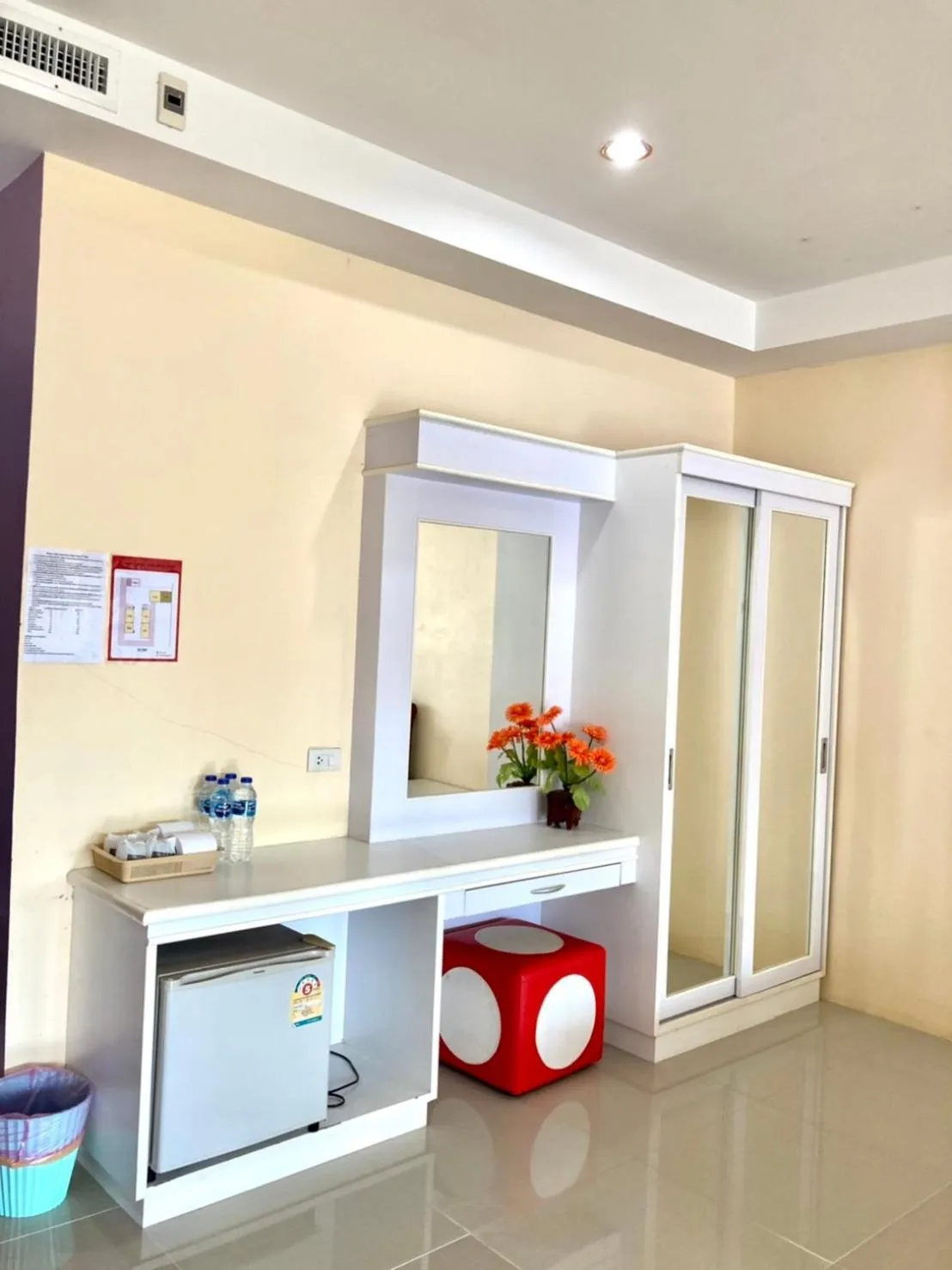 Lanta Just Come Hotel