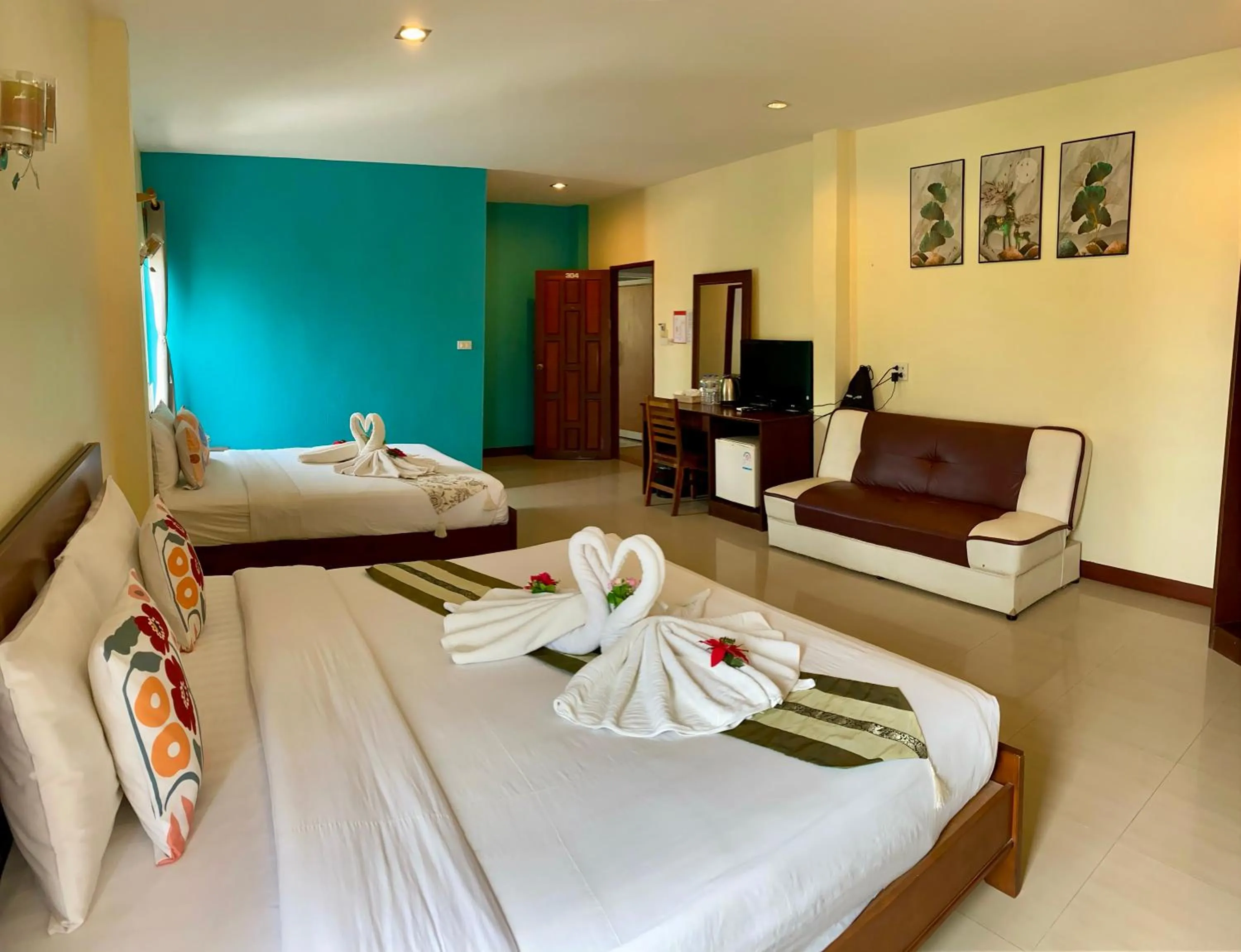 Bed in Lanta Just Come Hotel