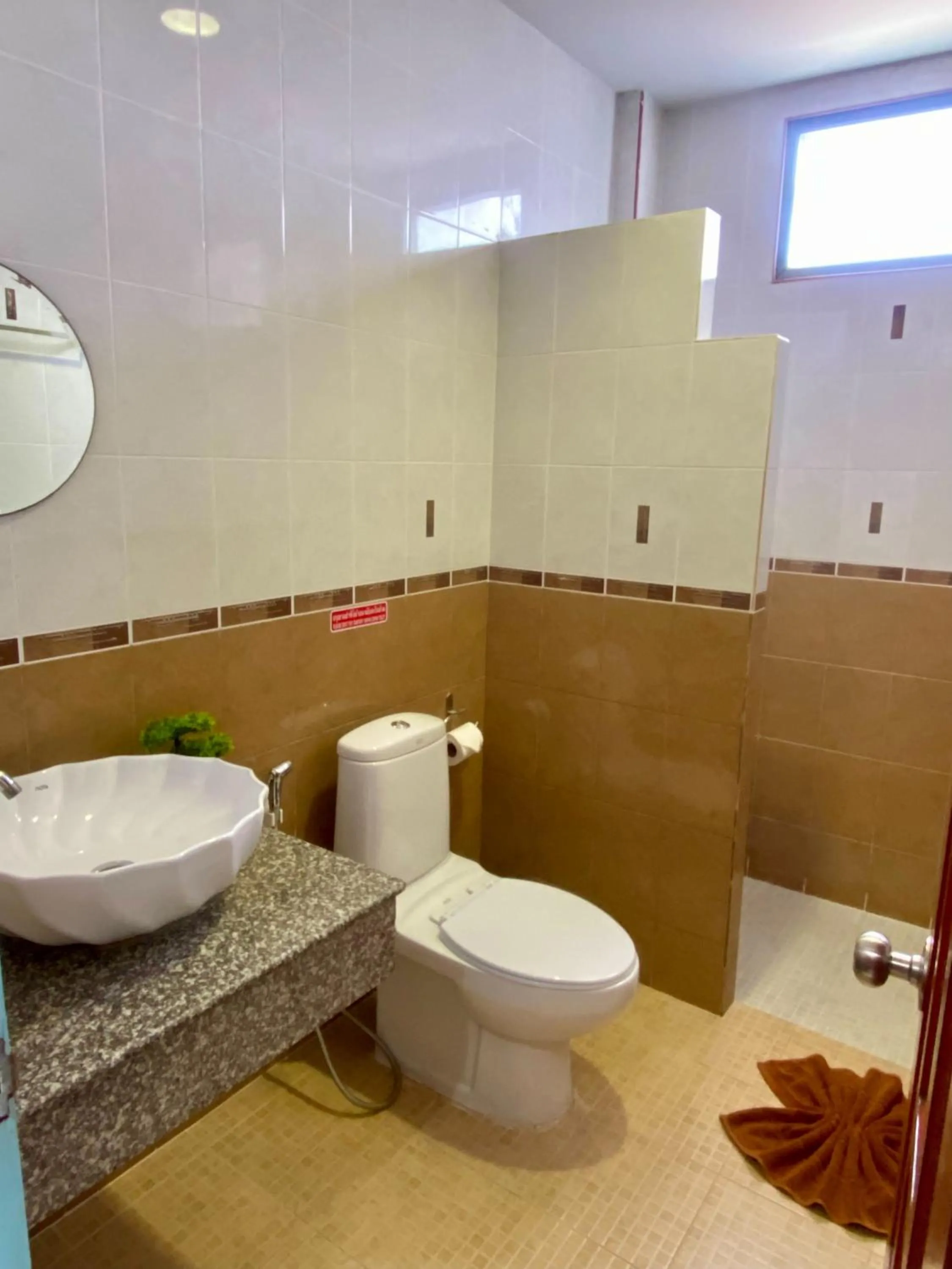 Lanta Just Come Hotel