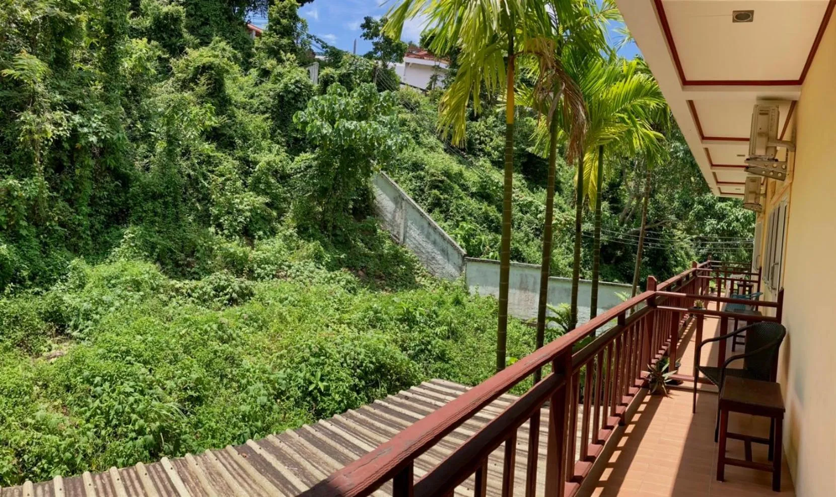 Lanta Just Come Hotel