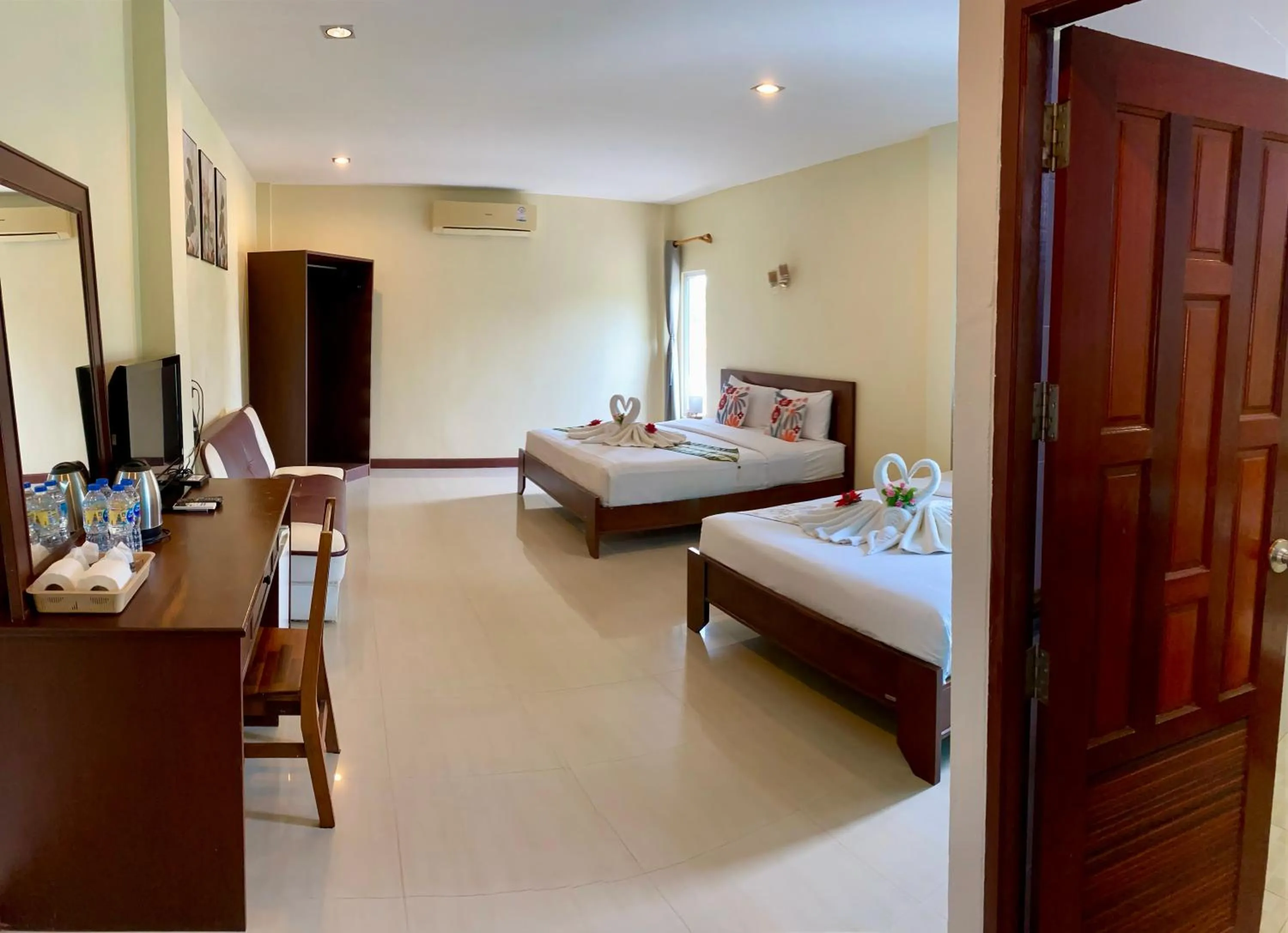 Bed in Lanta Just Come Hotel