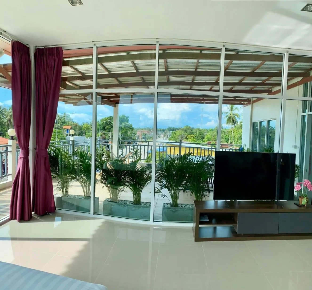 Lanta Just Come Hotel