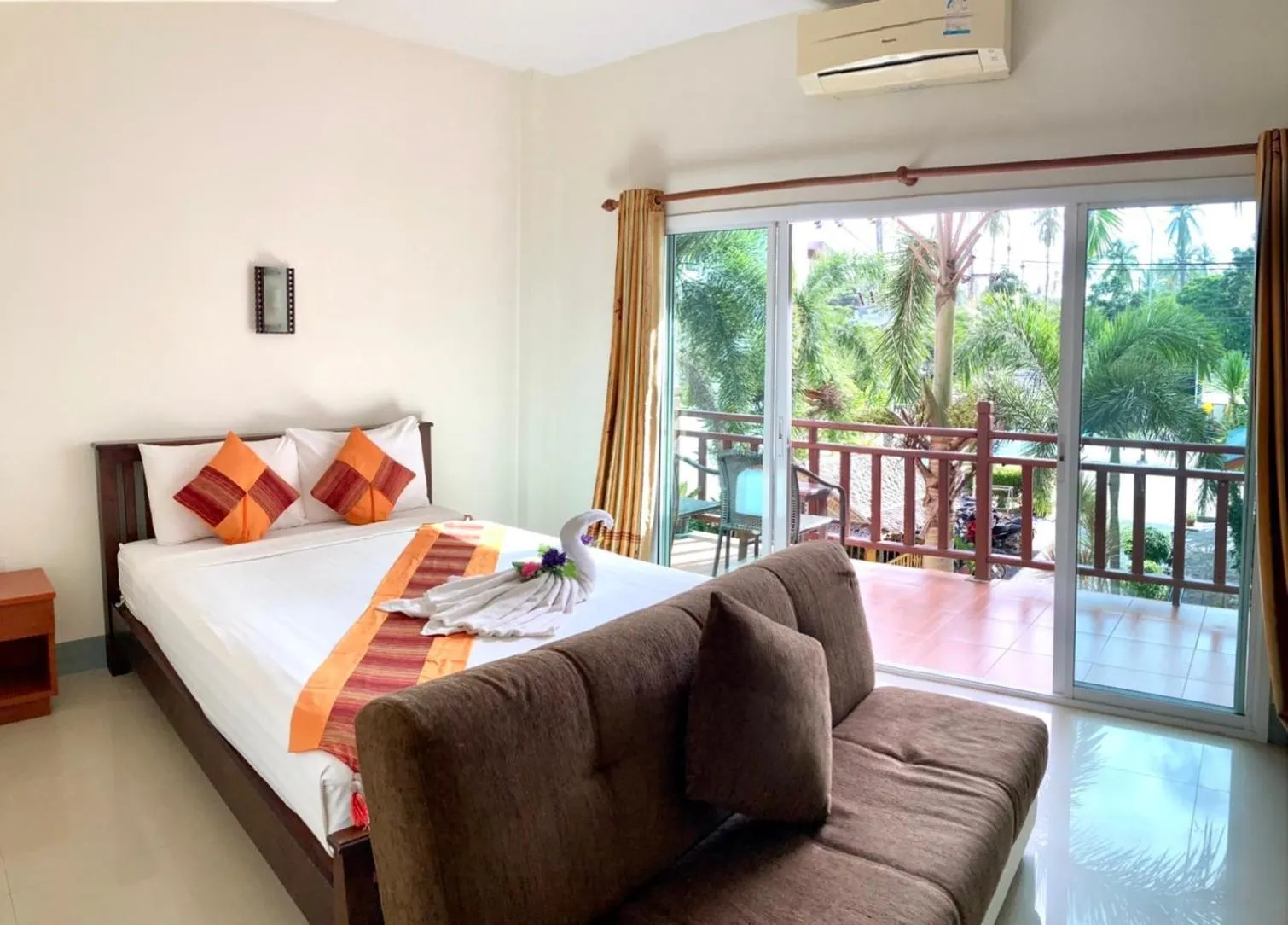 Bed in Lanta Just Come Hotel