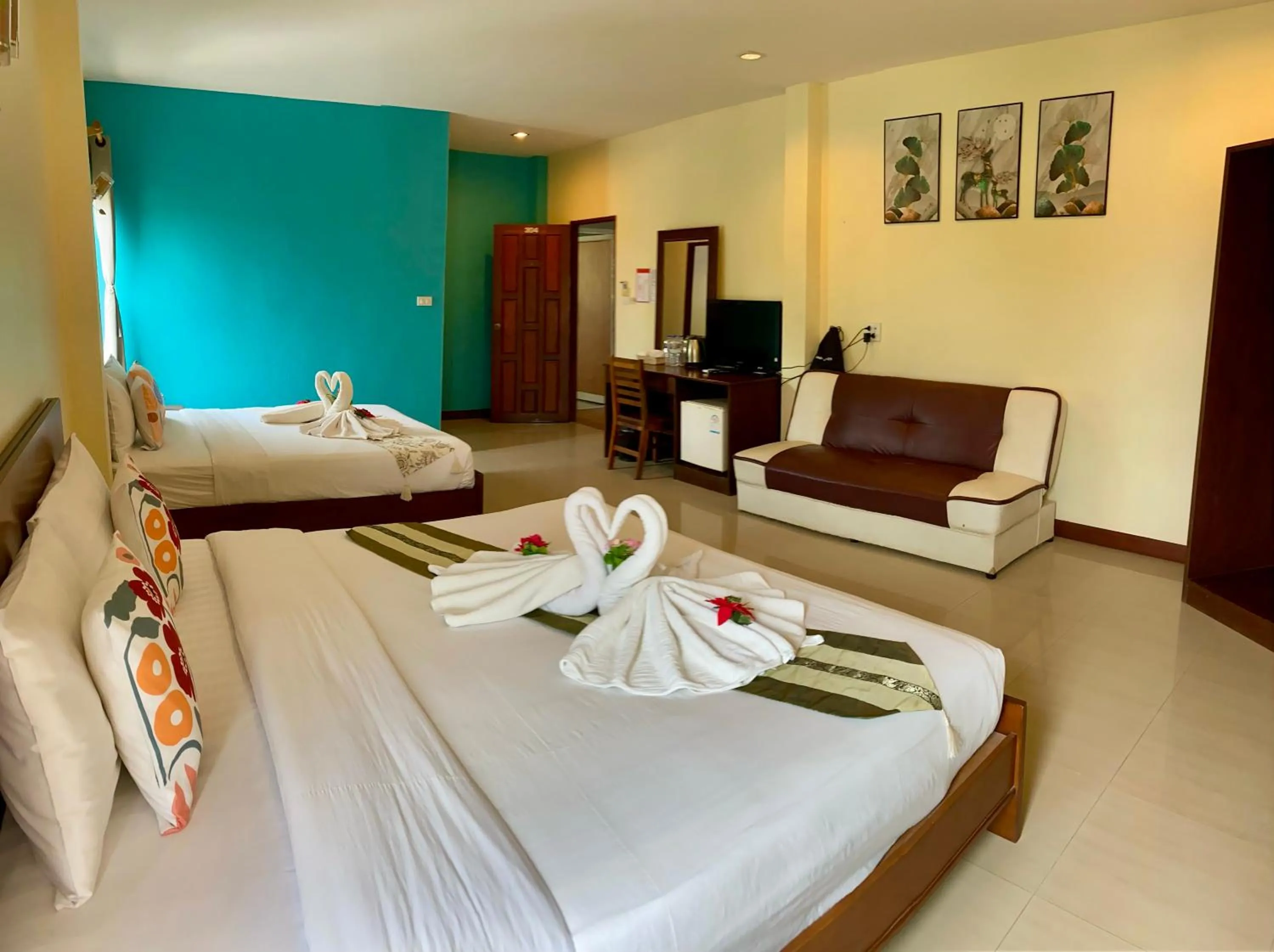 Bed in Lanta Just Come Hotel