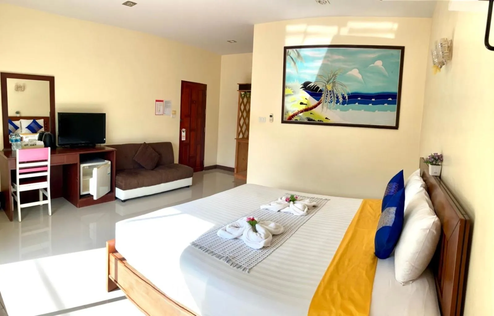 Bed in Lanta Just Come Hotel