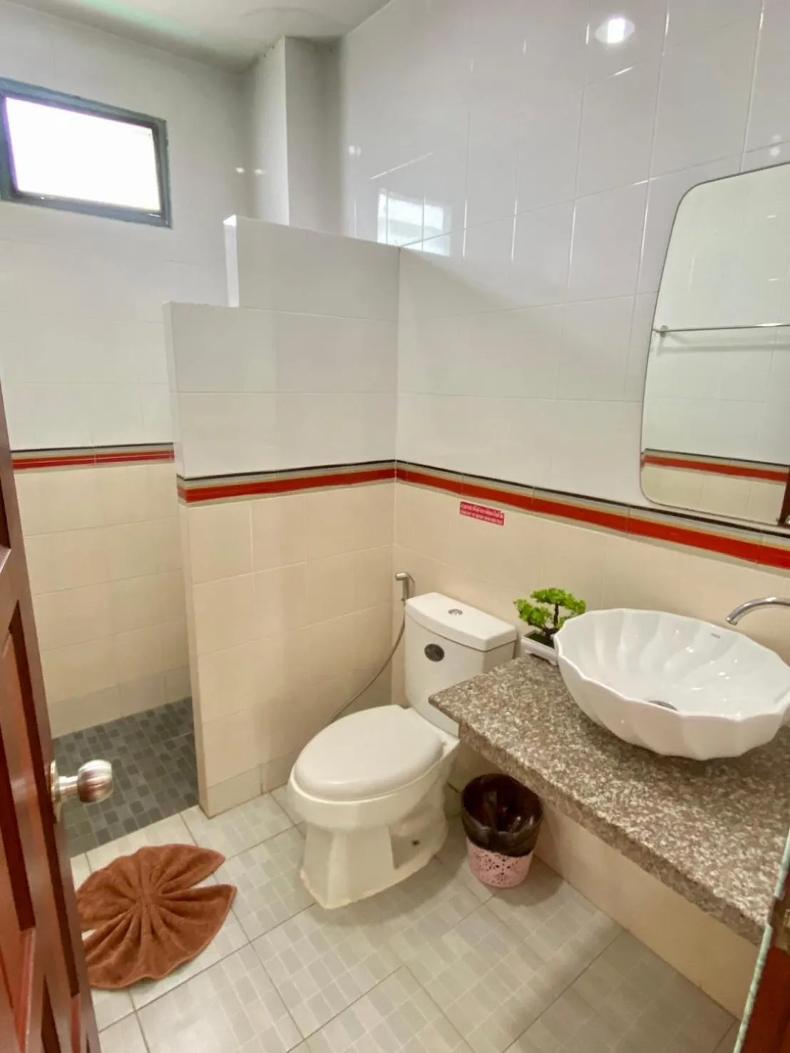 Lanta Just Come Hotel