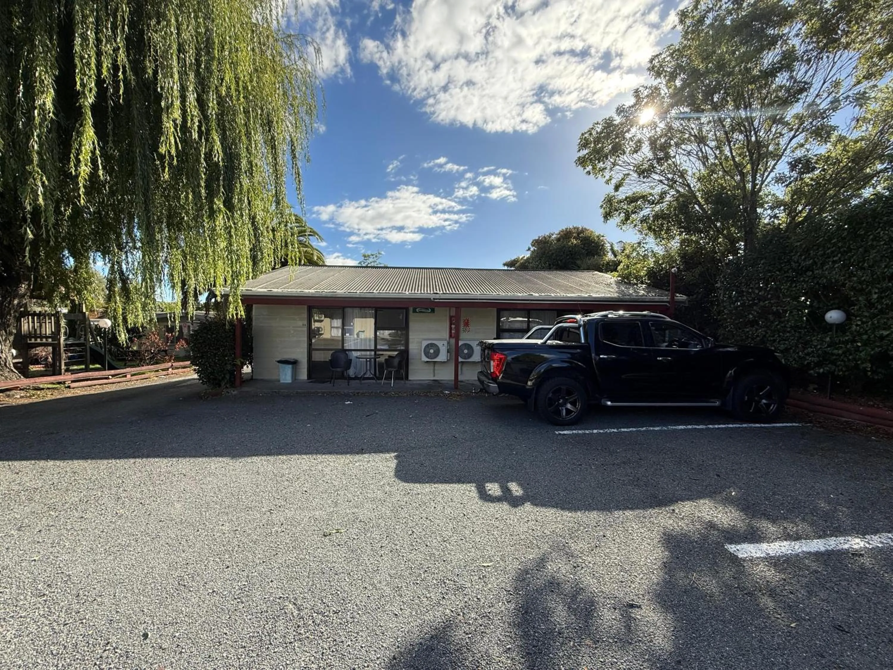 Camellia Court Family Motel