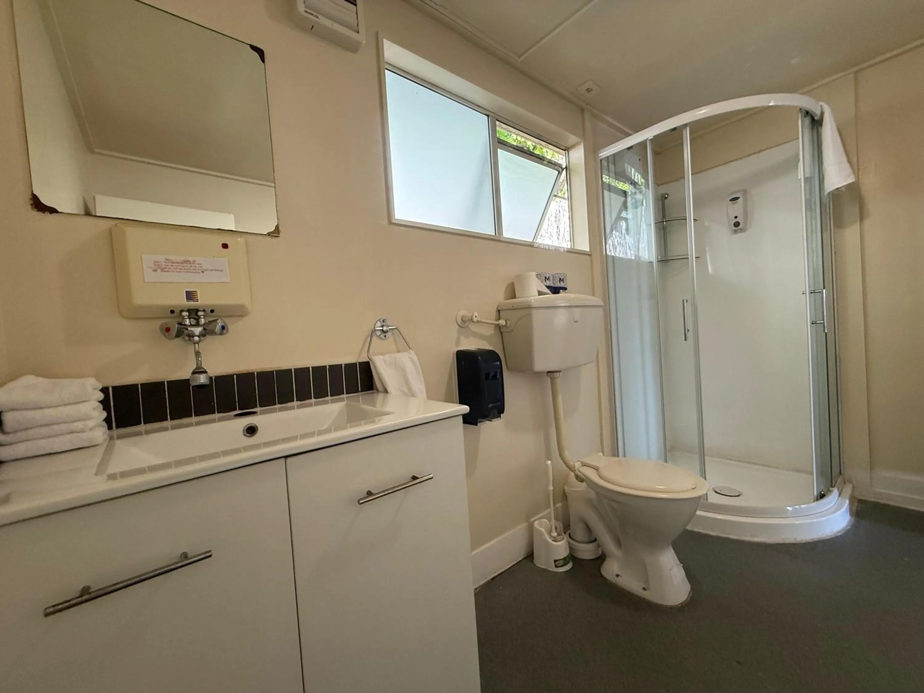 Camellia Court Family Motel