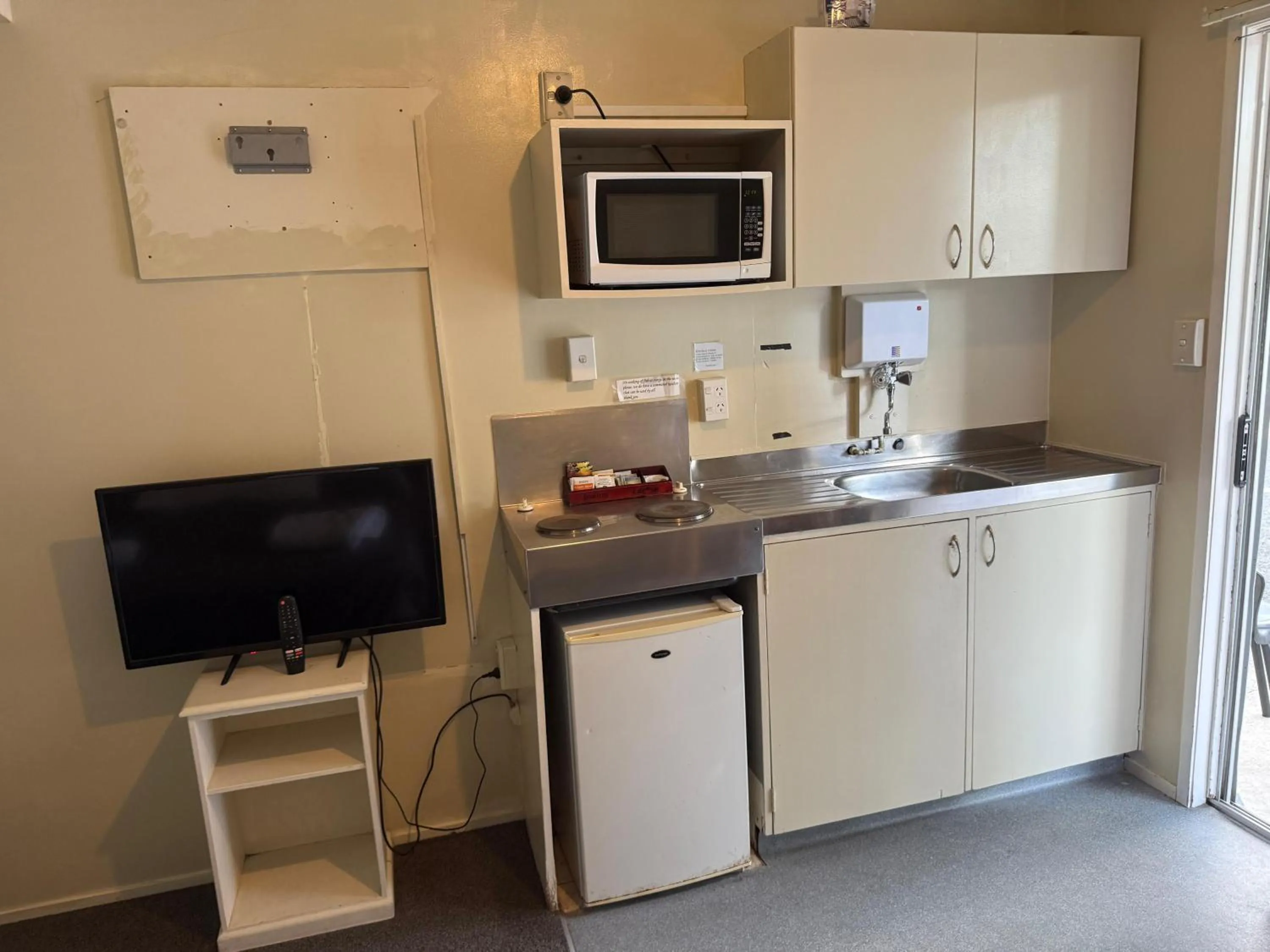 Camellia Court Family Motel