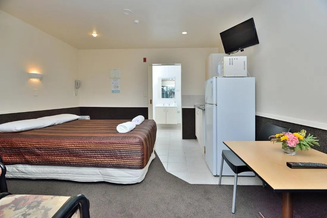 Photo of the whole room in Auckland Northshore Motels & Holiday Park