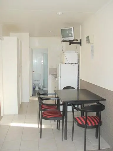 Dining area in Auckland Northshore Motels & Holiday Park