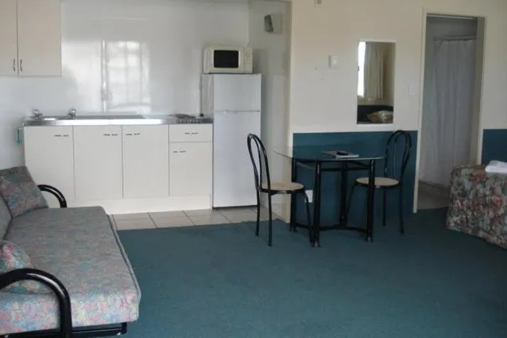 Seating area in Auckland Northshore Motels & Holiday Park