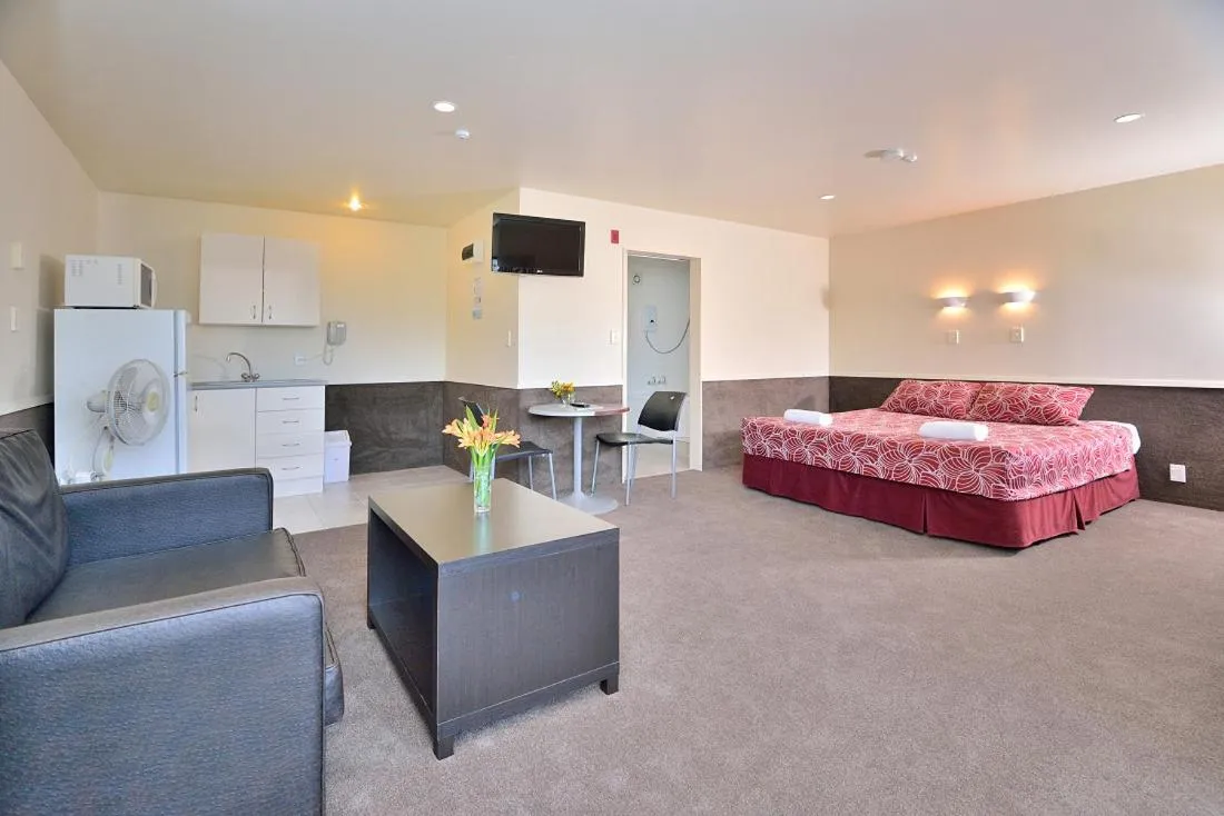 Photo of the whole room in Auckland Northshore Motels & Holiday Park