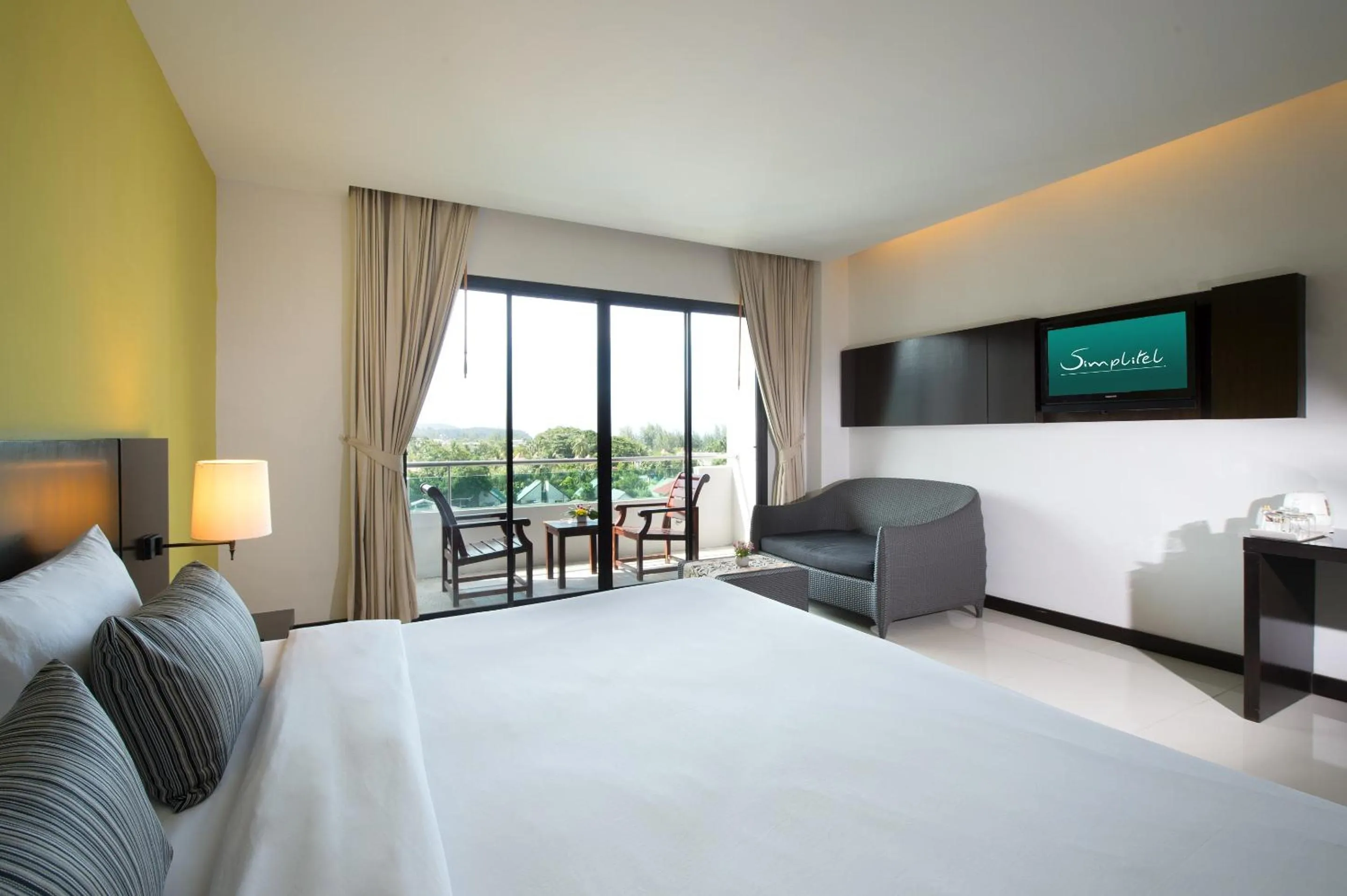 Photo of the whole room, Bed in Simplitel