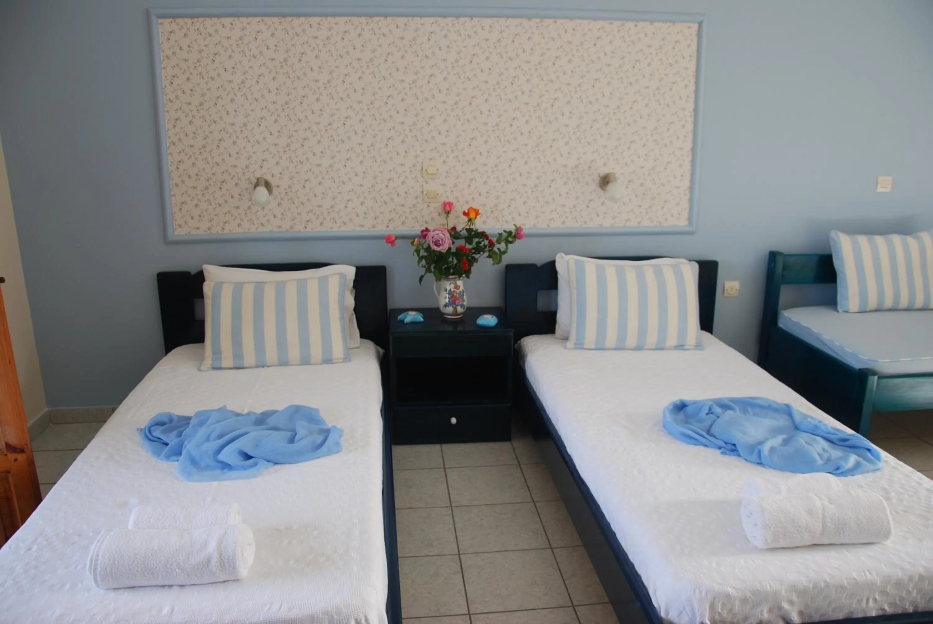 Bed in Kavos Psarou Studios & Apartments