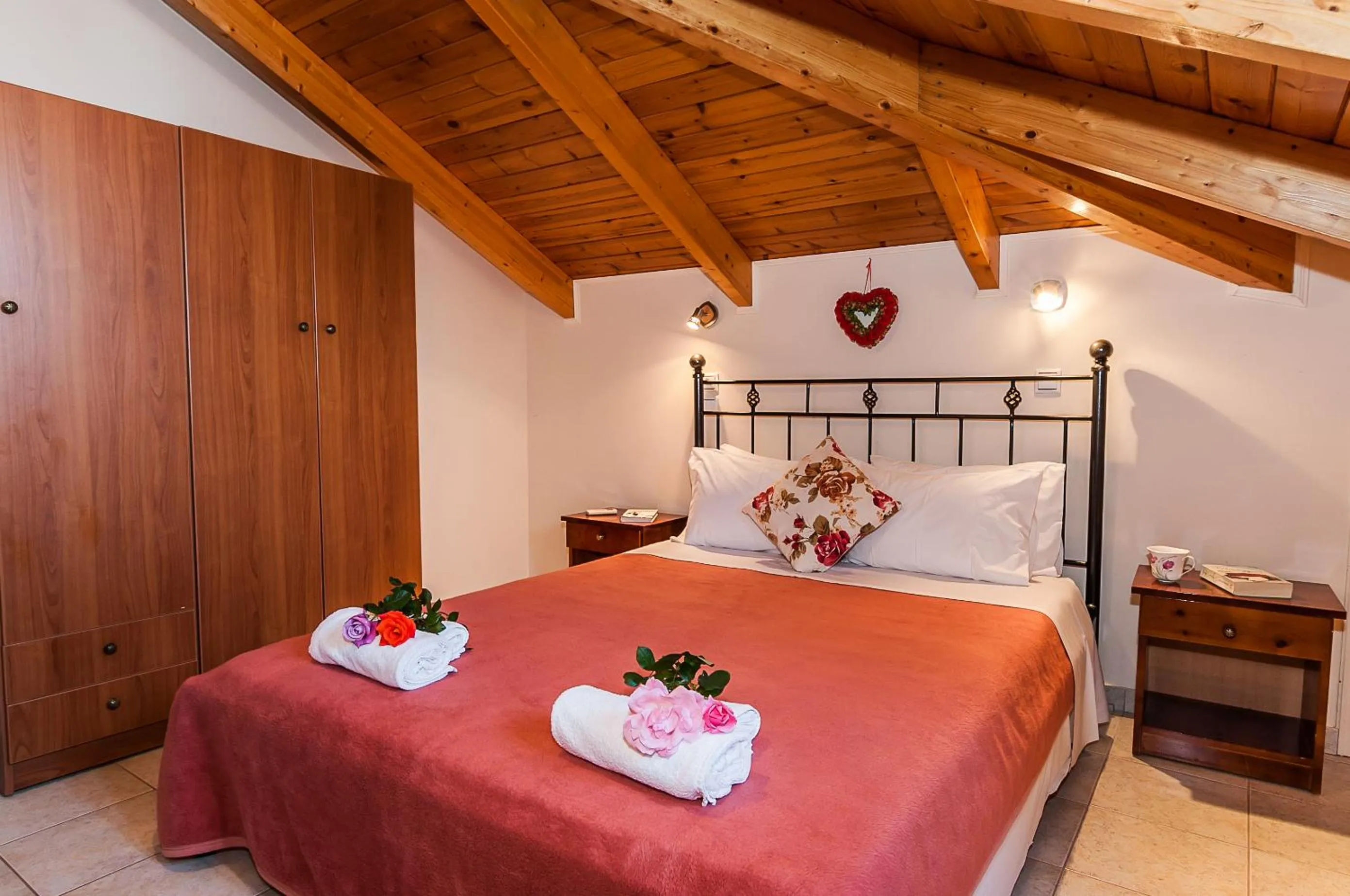 Bedroom, Bed in Kavos Psarou Studios & Apartments