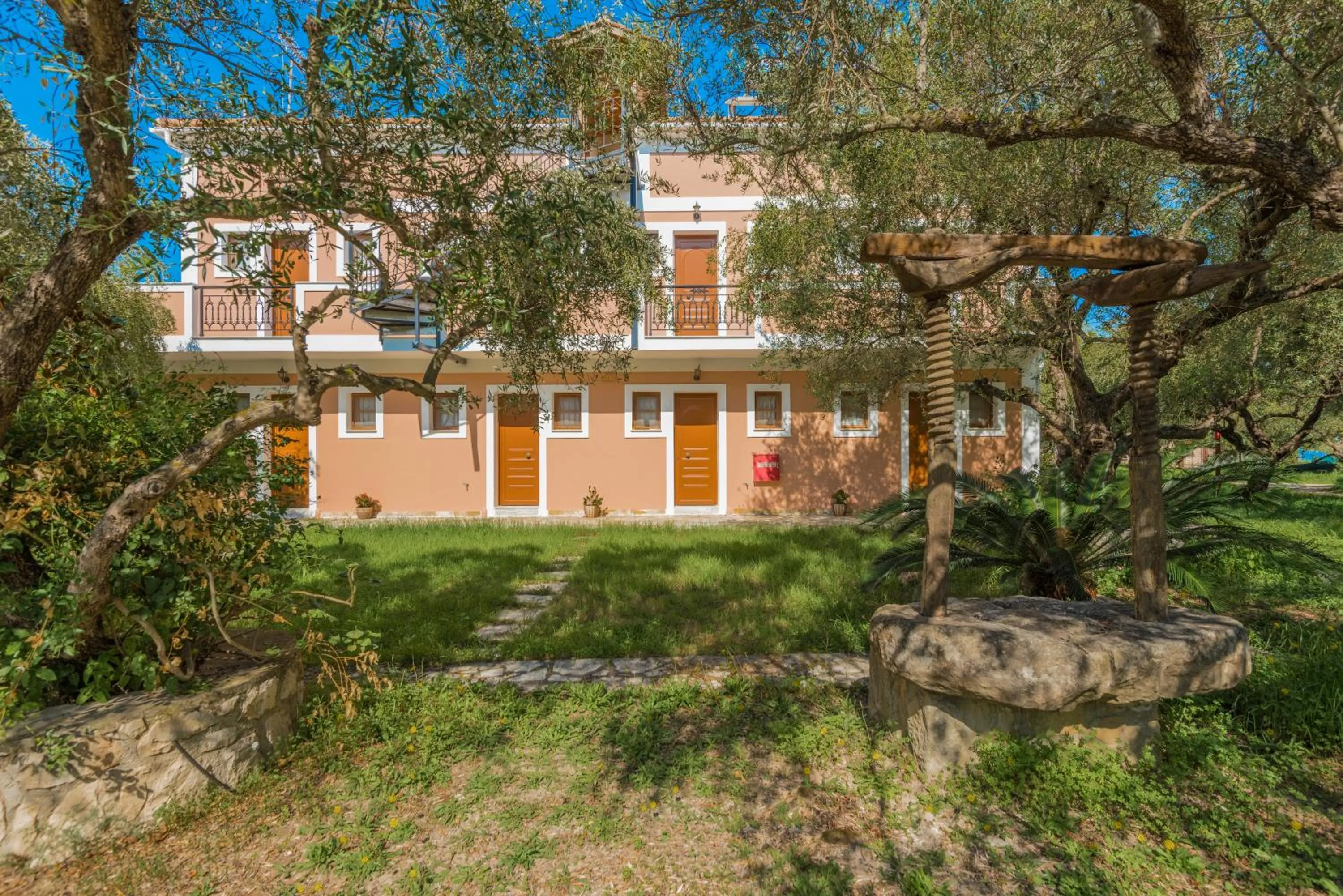 Kavos Psarou Studios & Apartments