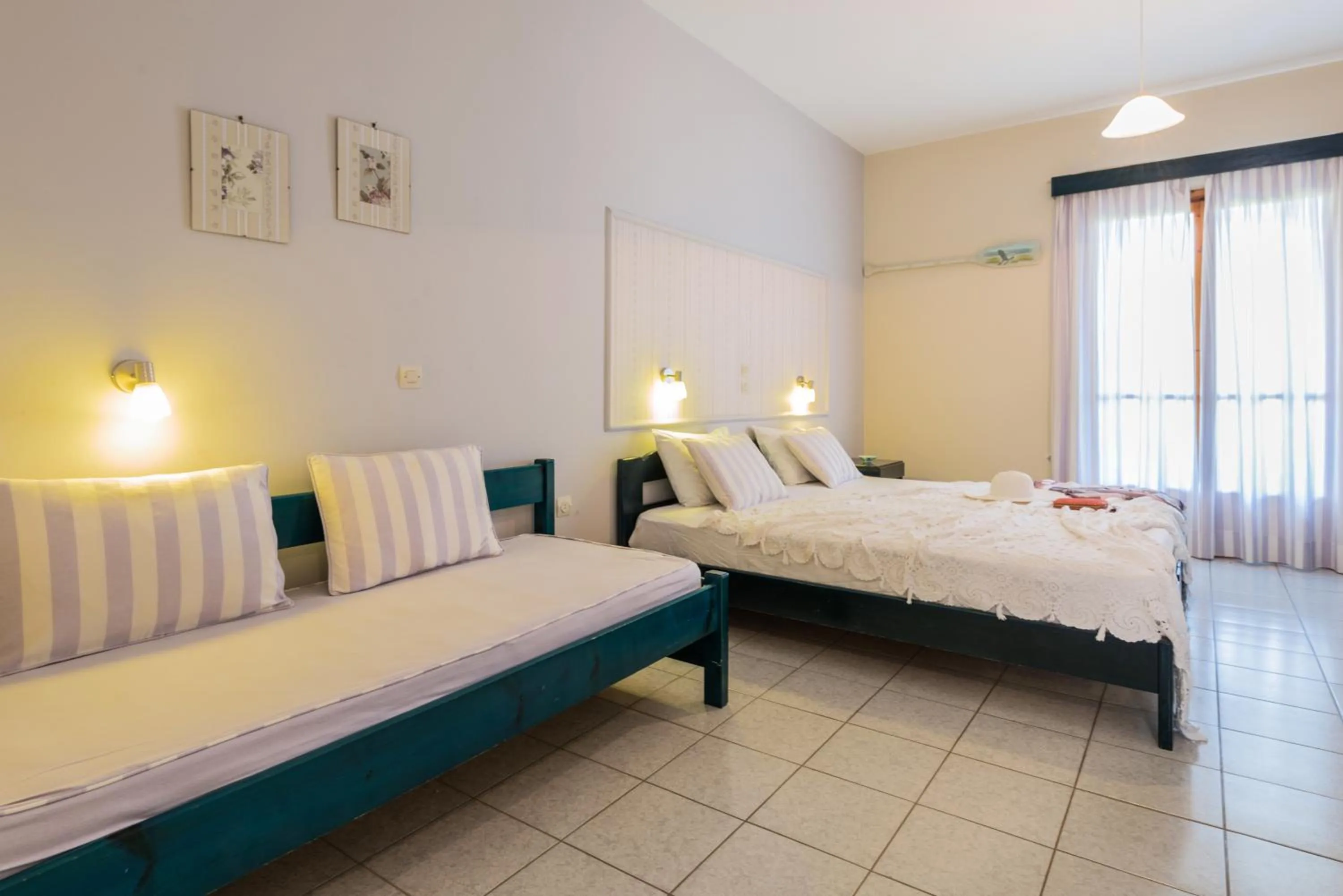 Photo of the whole room, Bed in Kavos Psarou Studios & Apartments