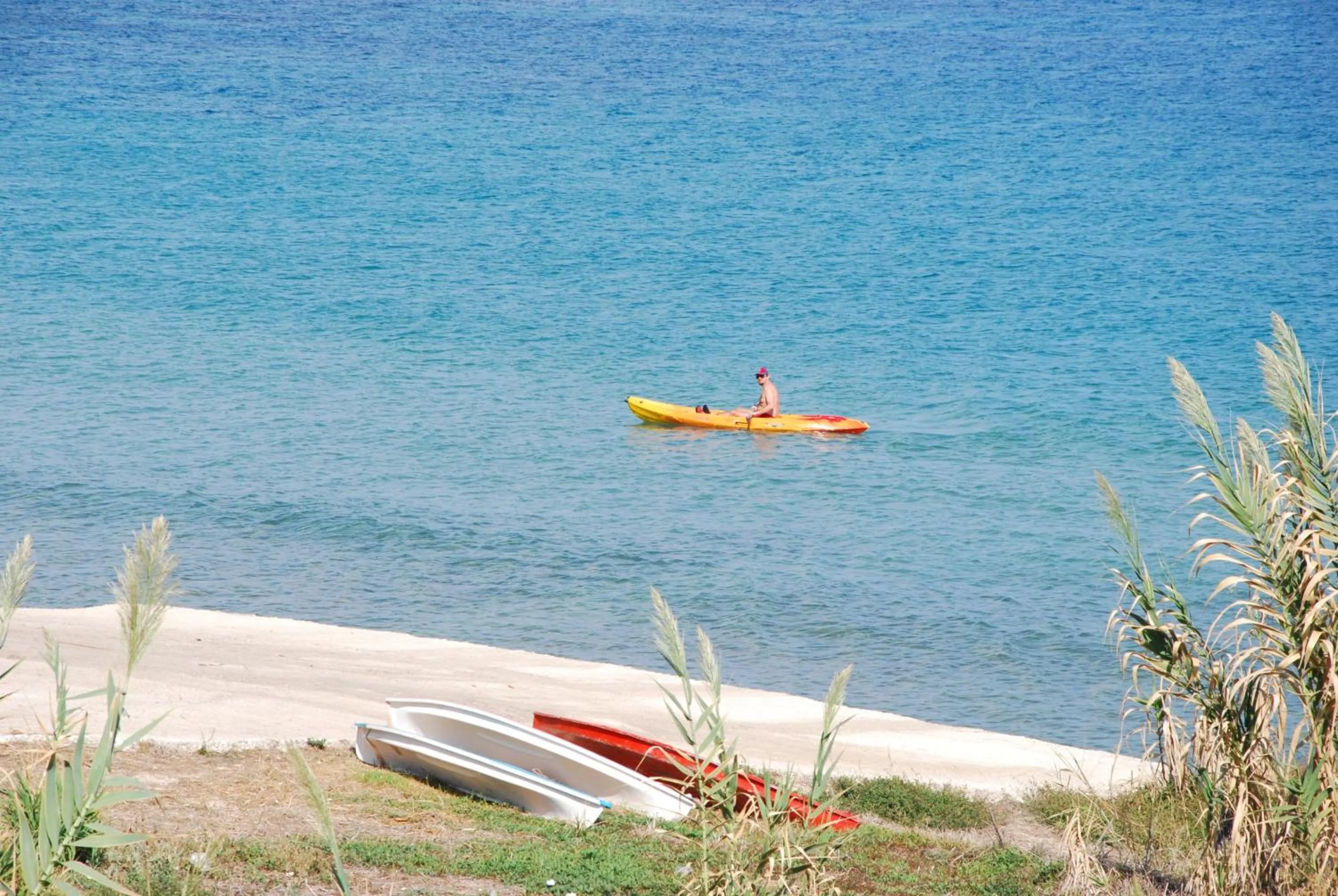 Beach in Kavos Psarou Studios & Apartments
