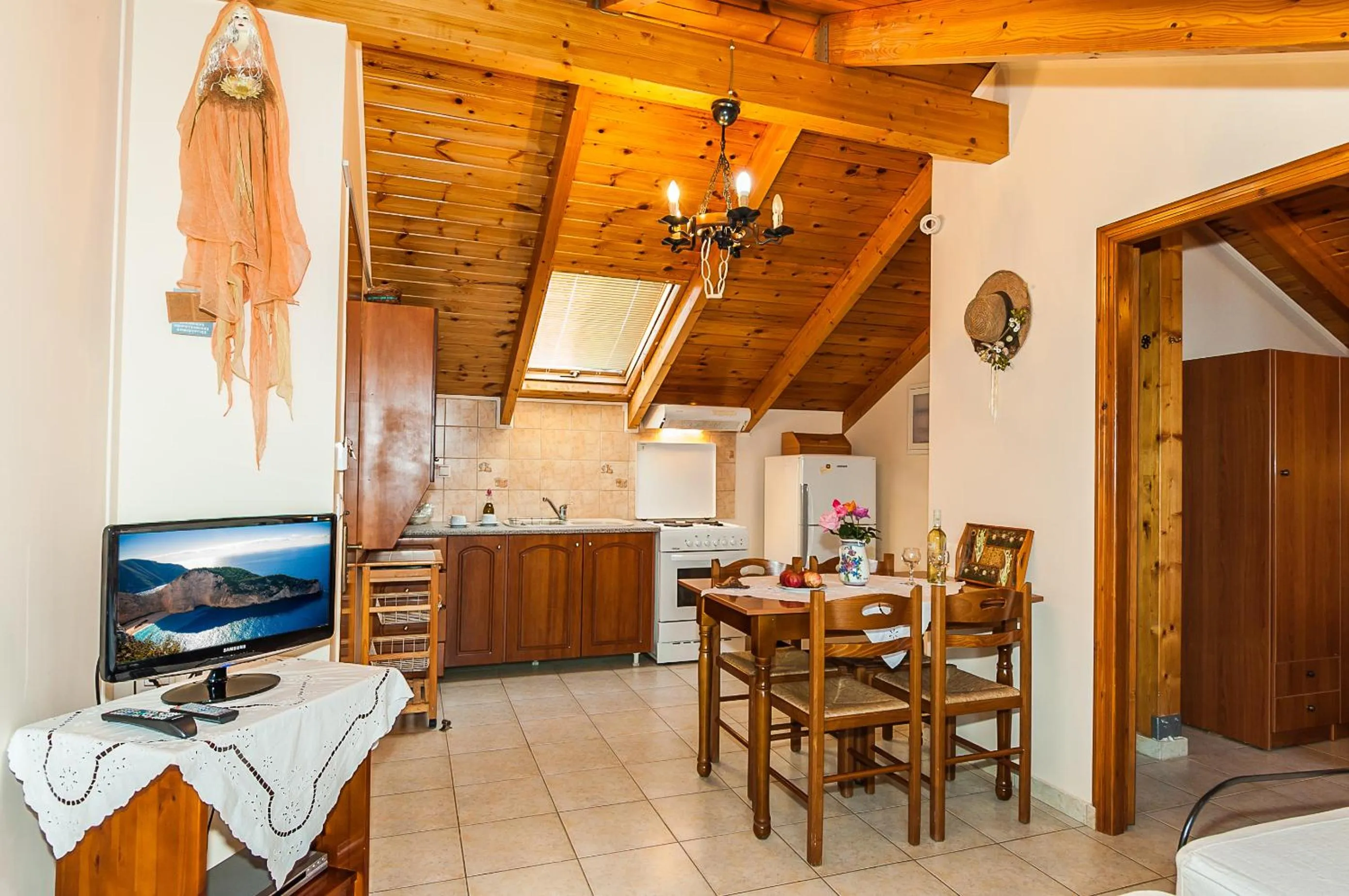 Dining area in Kavos Psarou Studios & Apartments