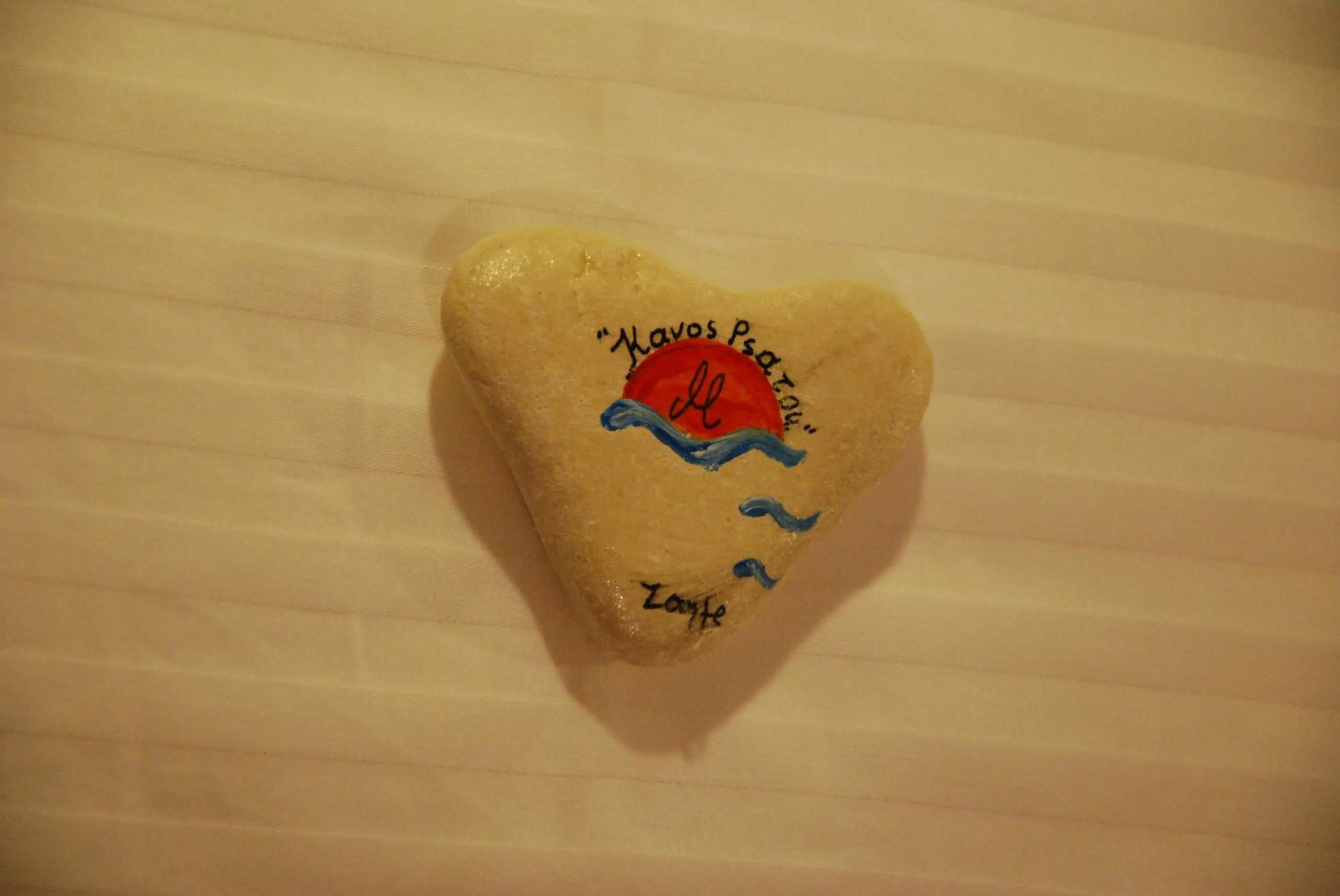 Decorative detail in Kavos Psarou Studios & Apartments