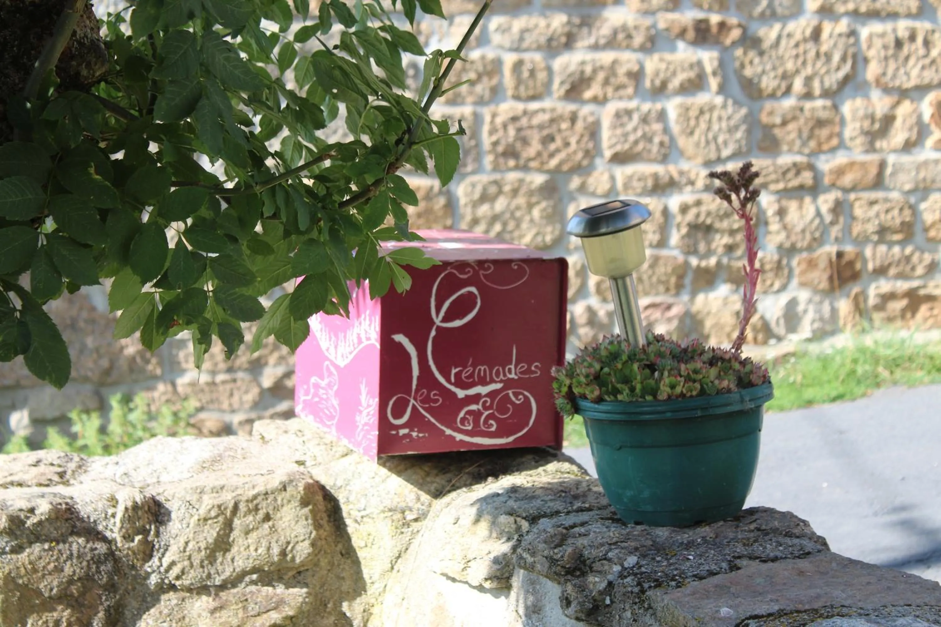 Property logo or sign in Les Cremades