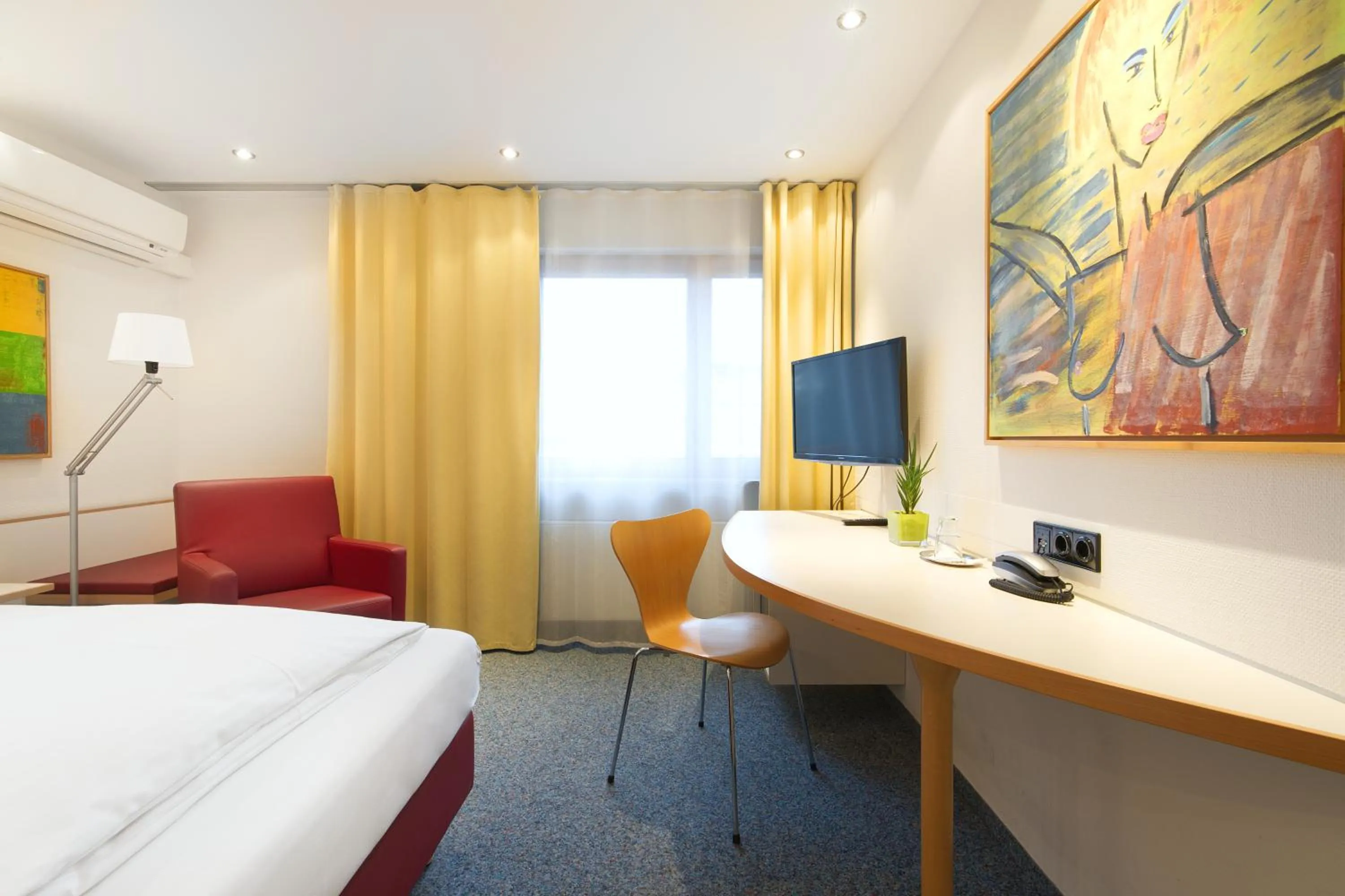 Photo of the whole room, Bed in Hotel Rommel