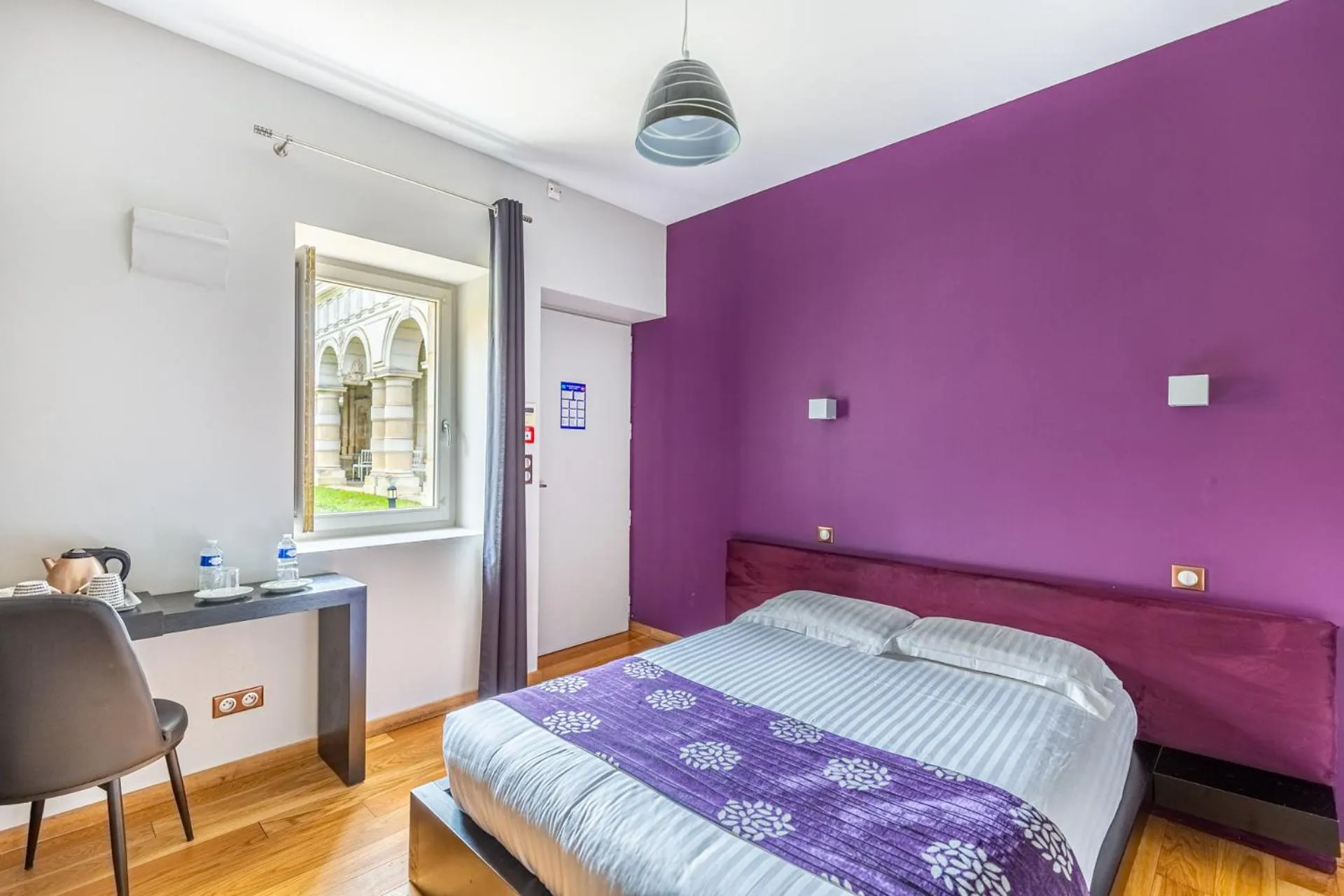 Bed in Hôtel Château La Chèze - Bordeaux Floirac