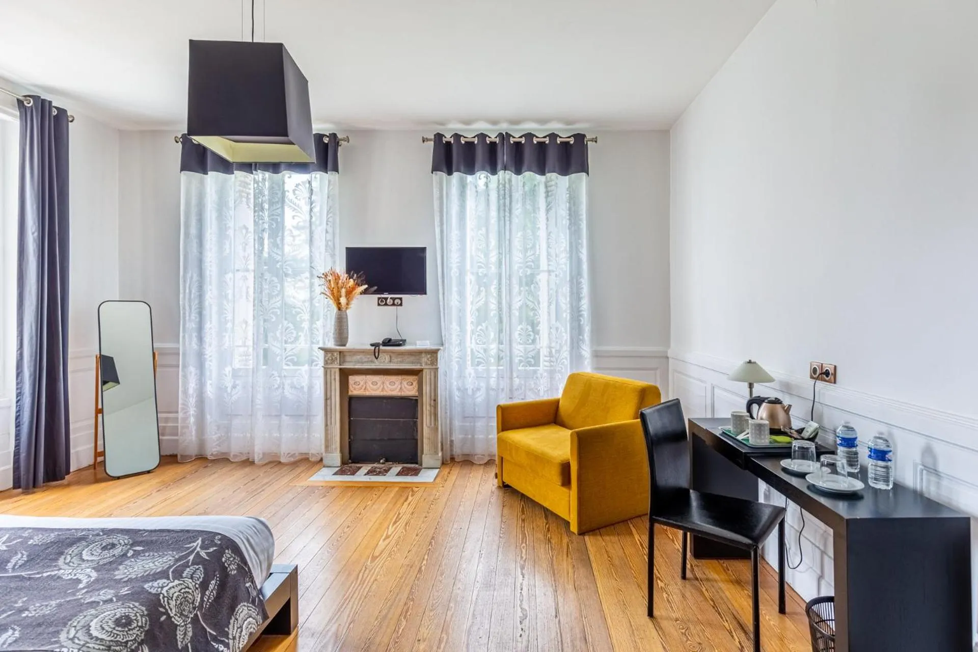 Bed in Hôtel Château La Chèze - Bordeaux Floirac