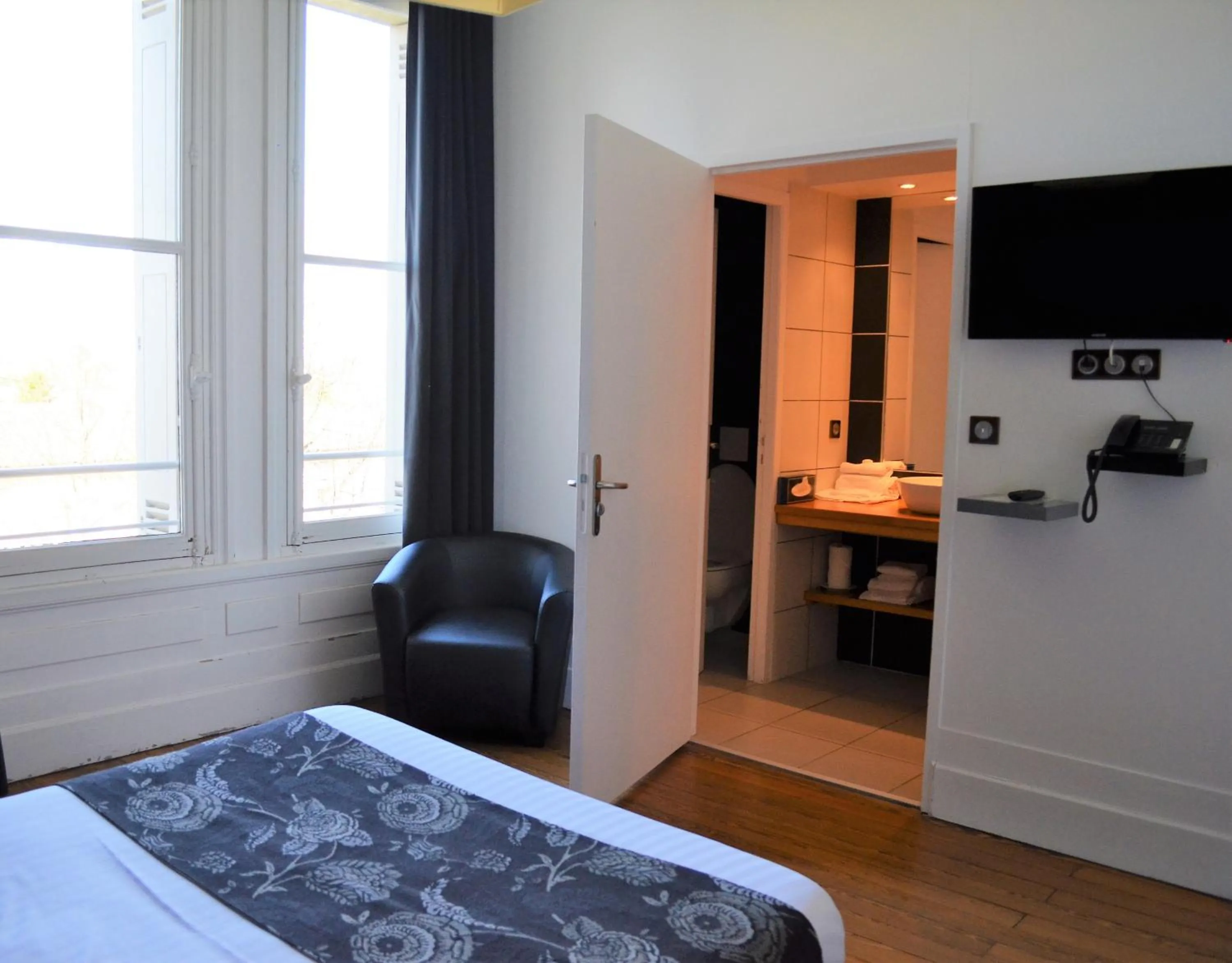 Bed in Hôtel Château La Chèze - Bordeaux Floirac