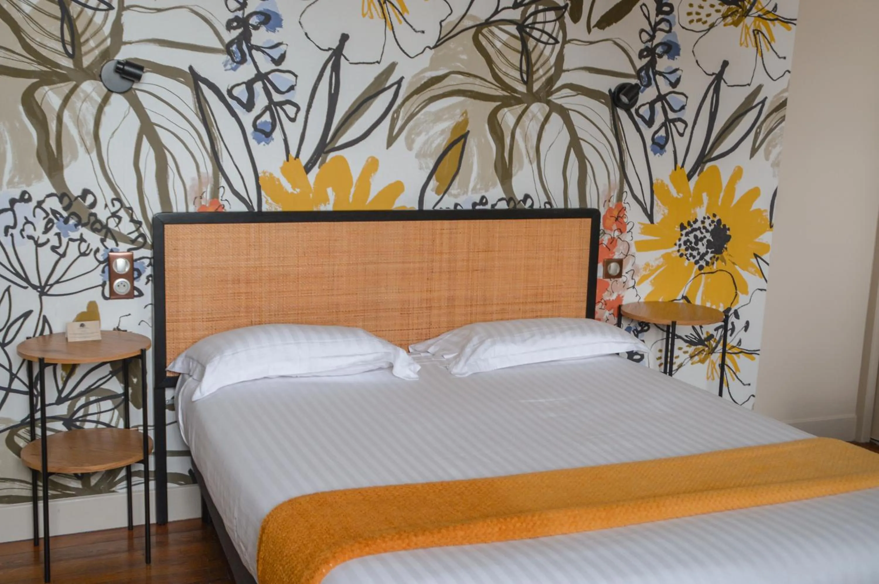 Bed in Hôtel Château La Chèze - Bordeaux Floirac