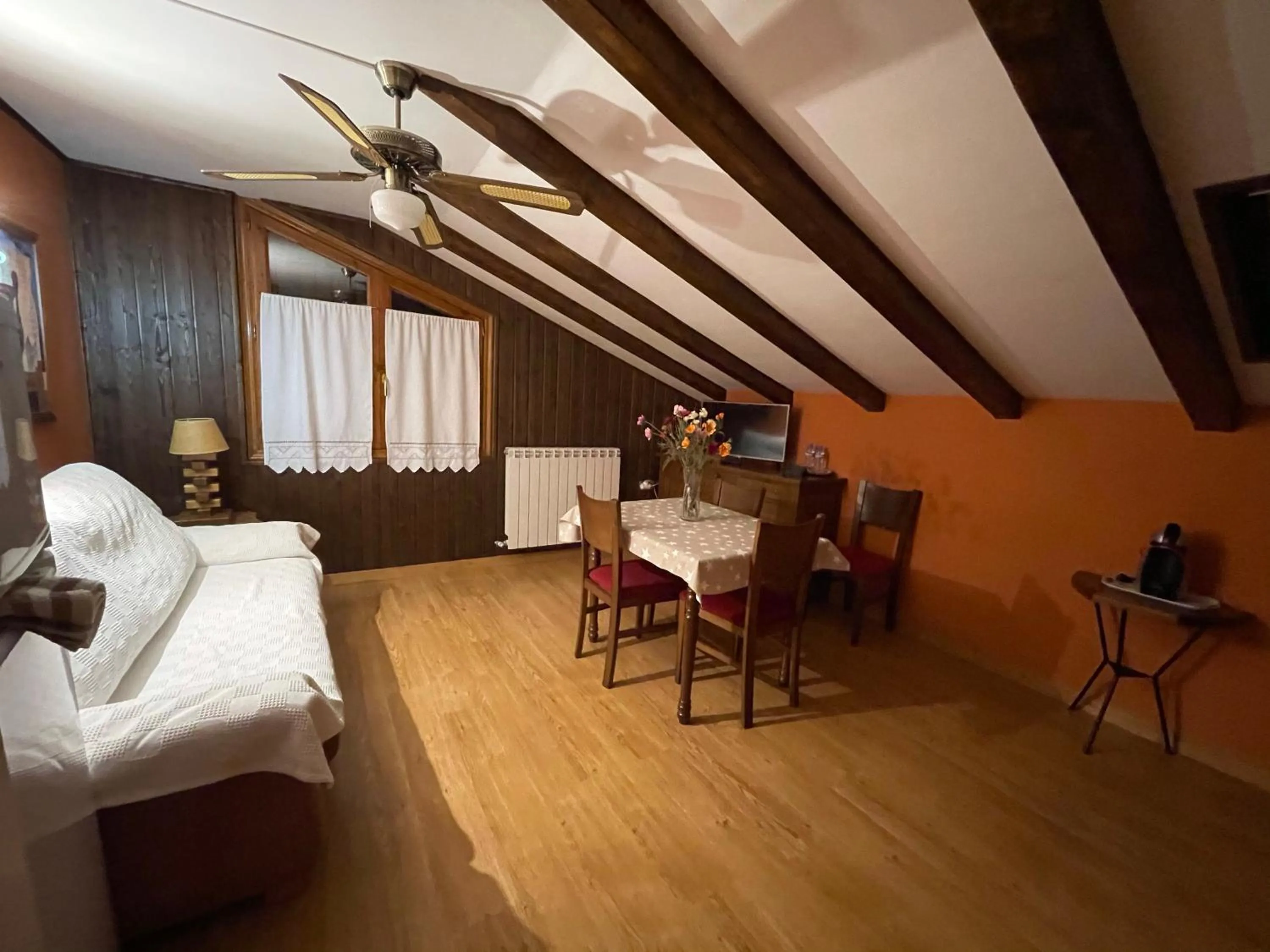 Living room, Bed in Hotel Apartamentos Barrau