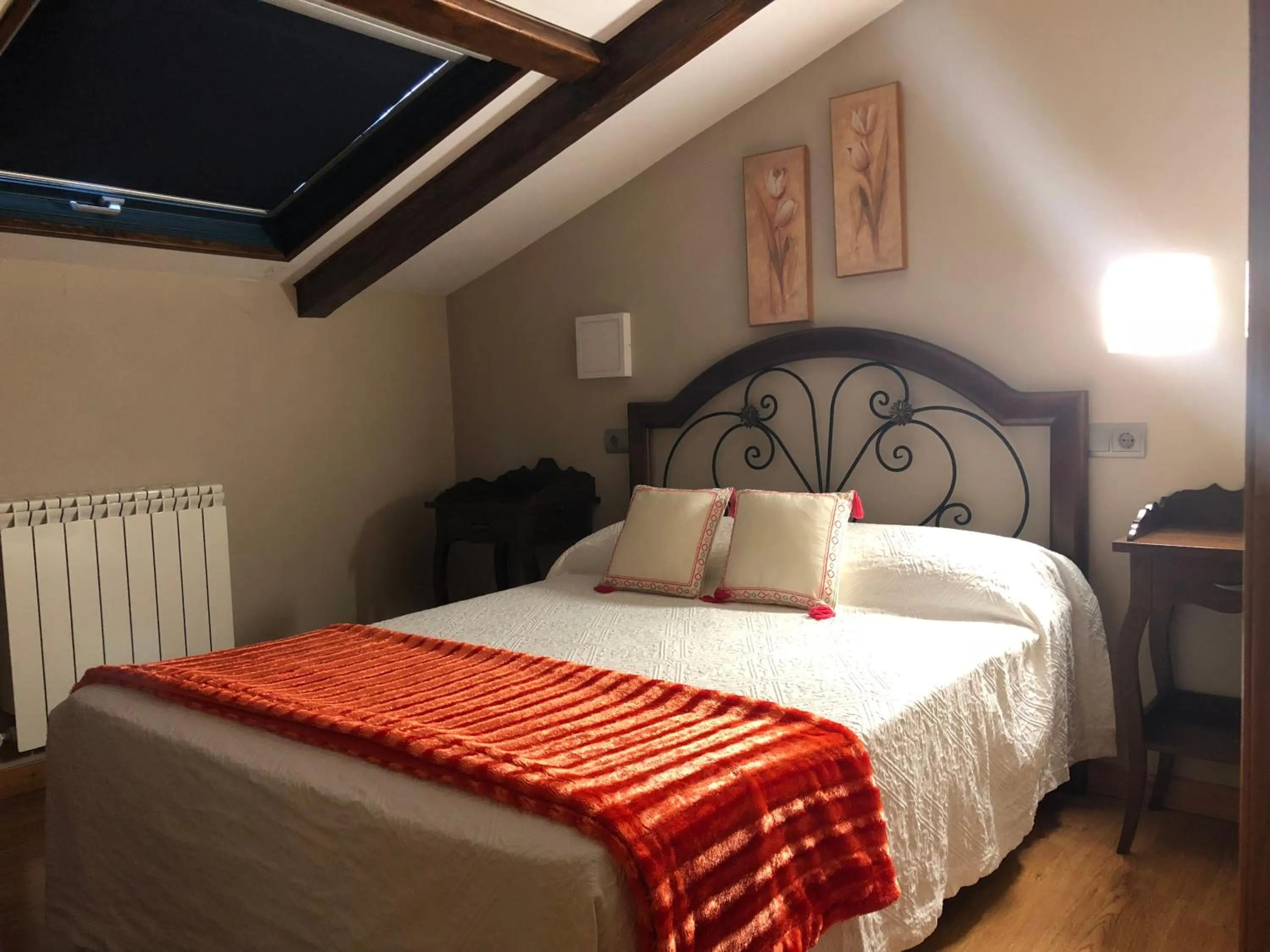 Bedroom, Bed in Hotel Apartamentos Barrau