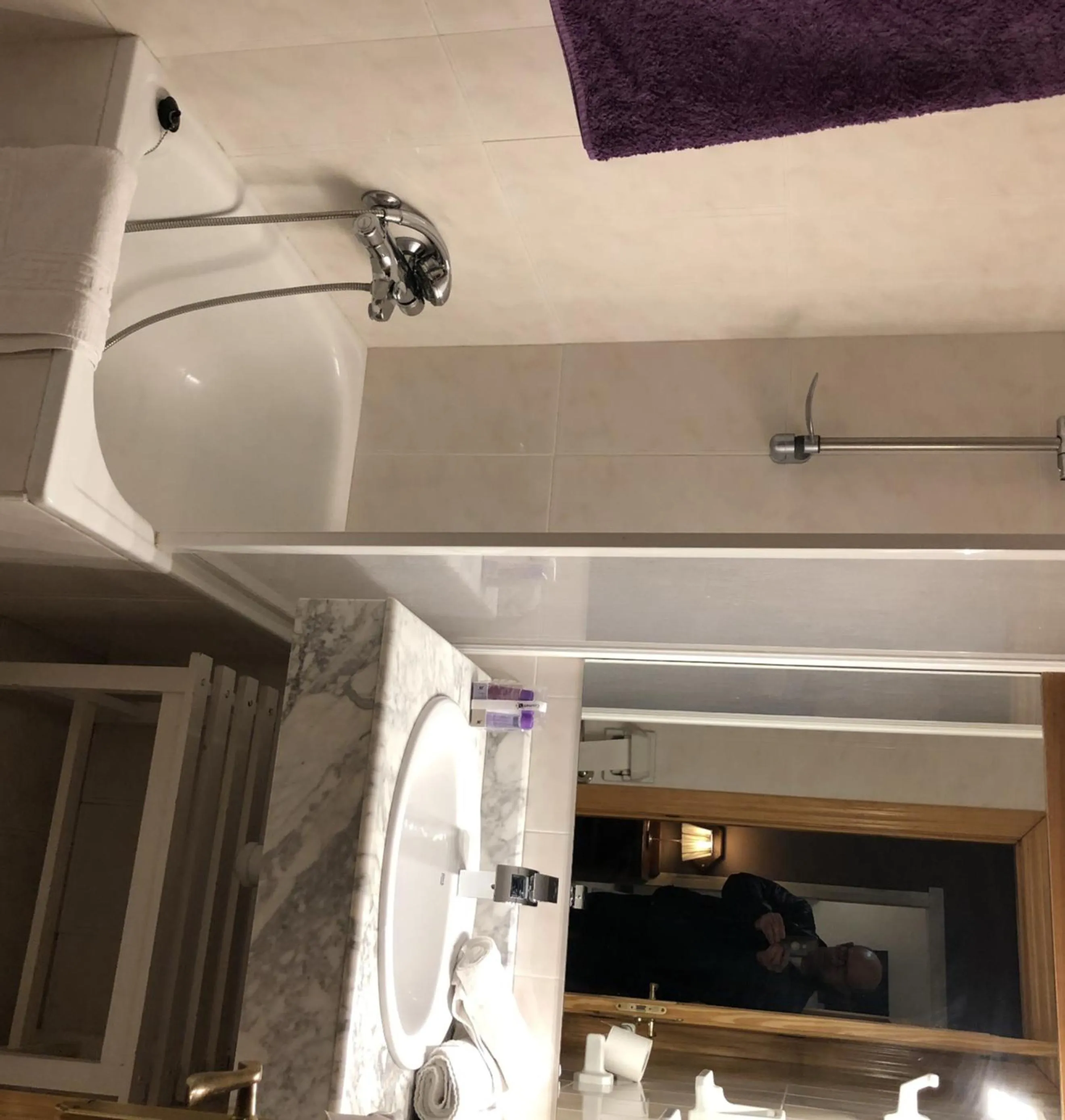 Bathroom in Hotel Apartamentos Barrau