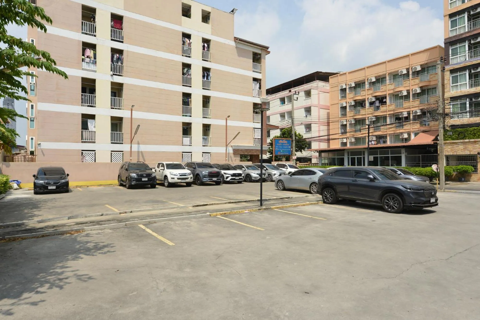 Parking in Salin Home Hotel Ramkhamhaeng