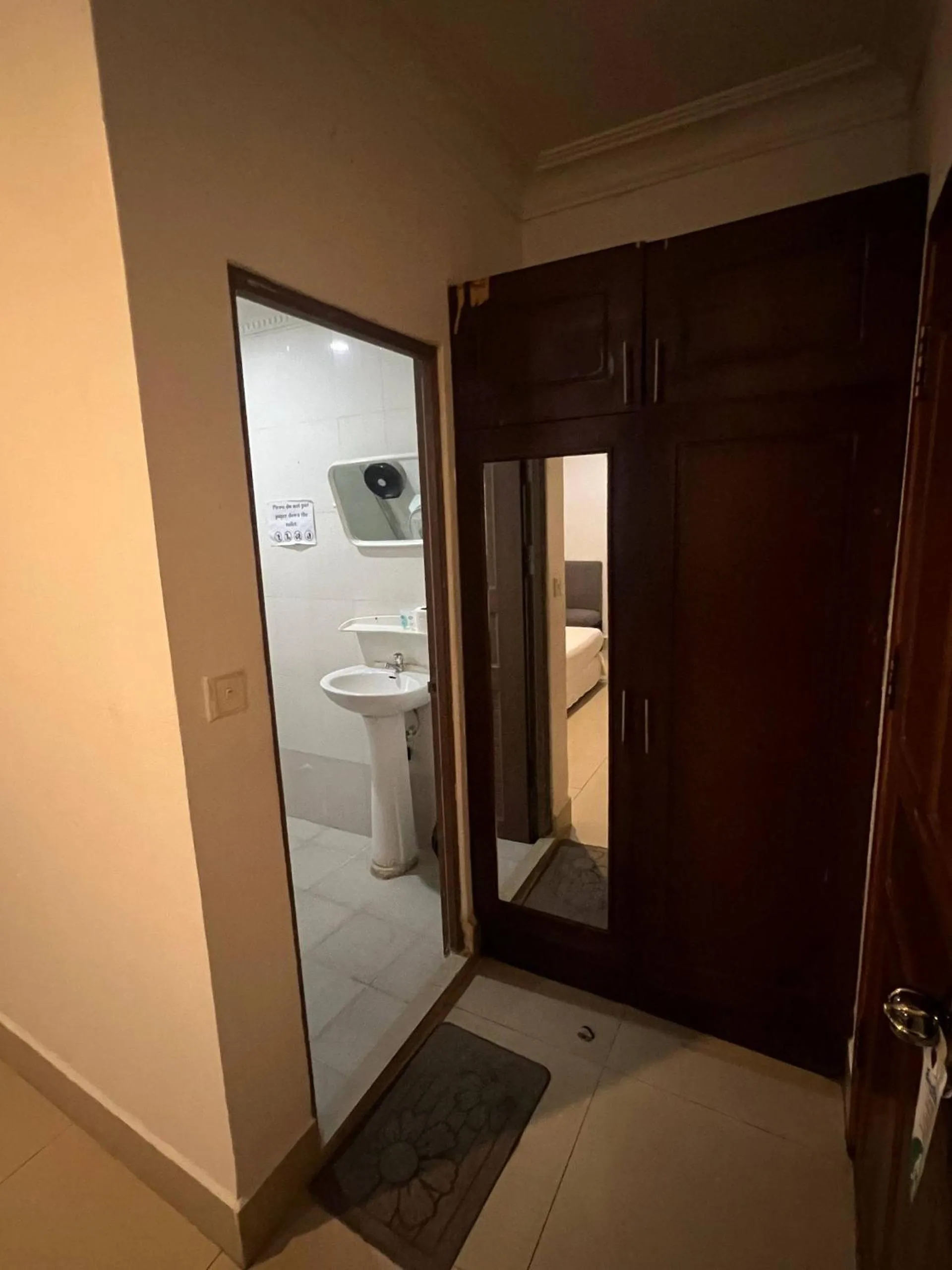 Shower in The Dubliner Inn