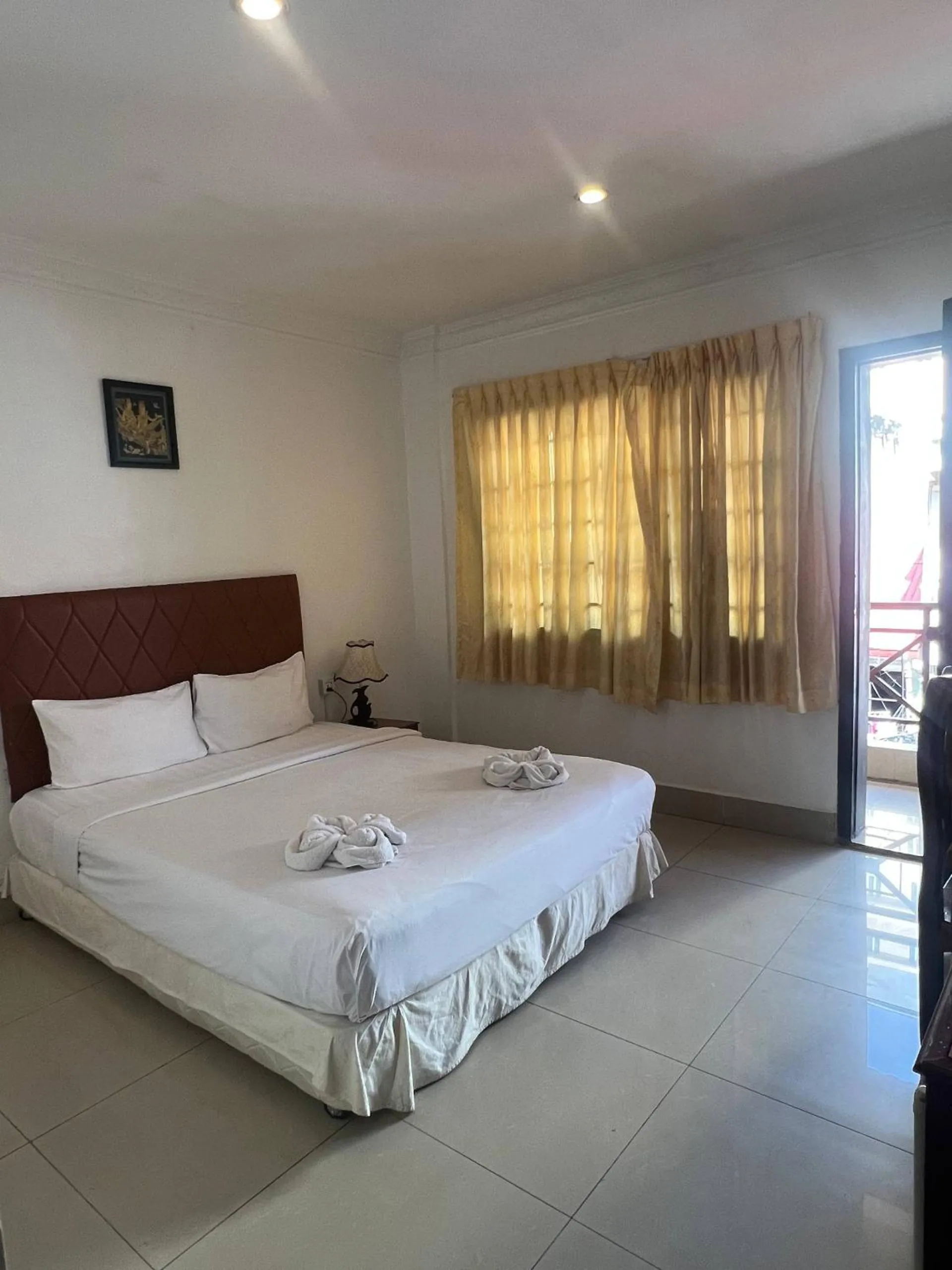 Bed in The Dubliner Inn