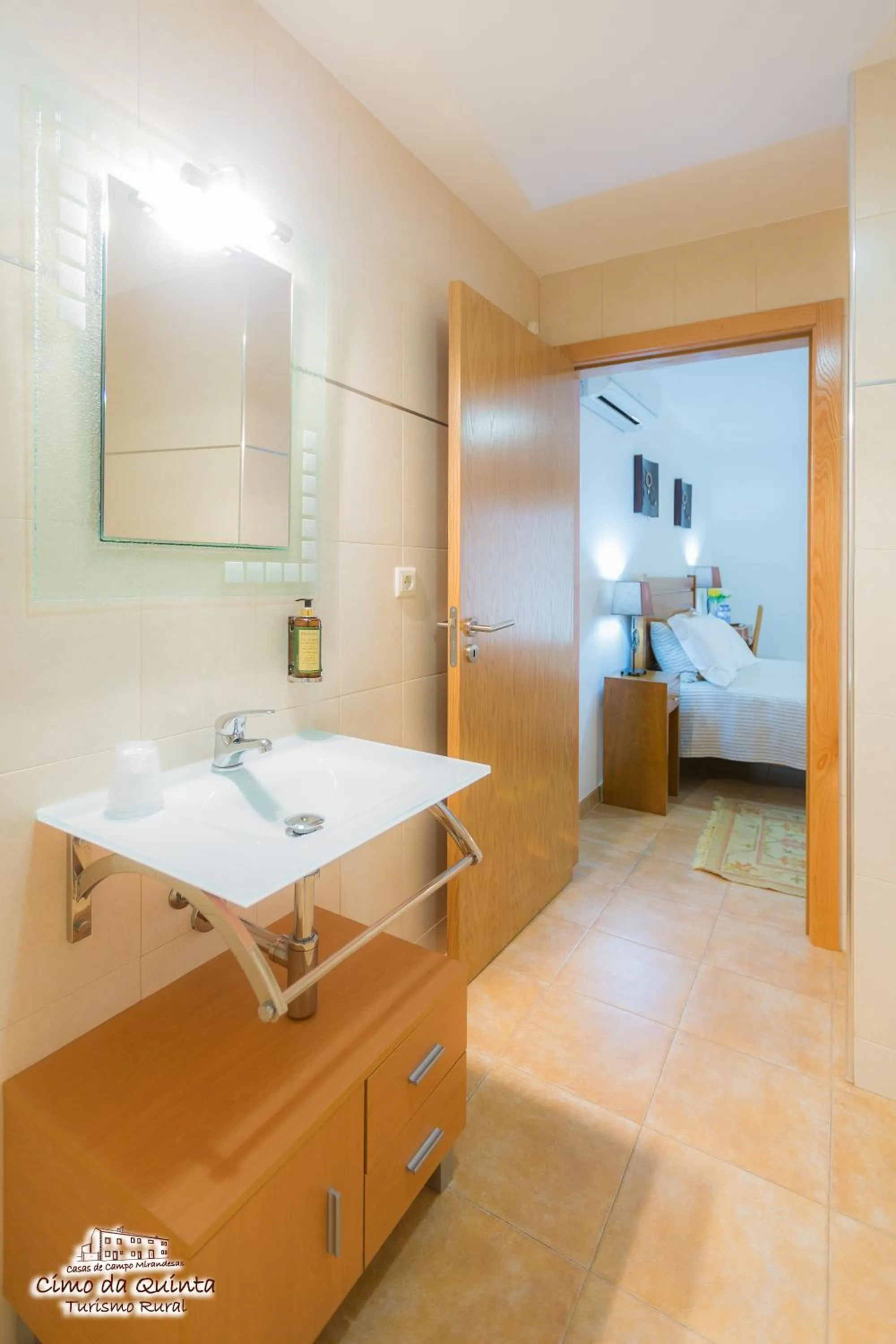 Bathroom, Bed in Casas Campo Cimo da Quinta