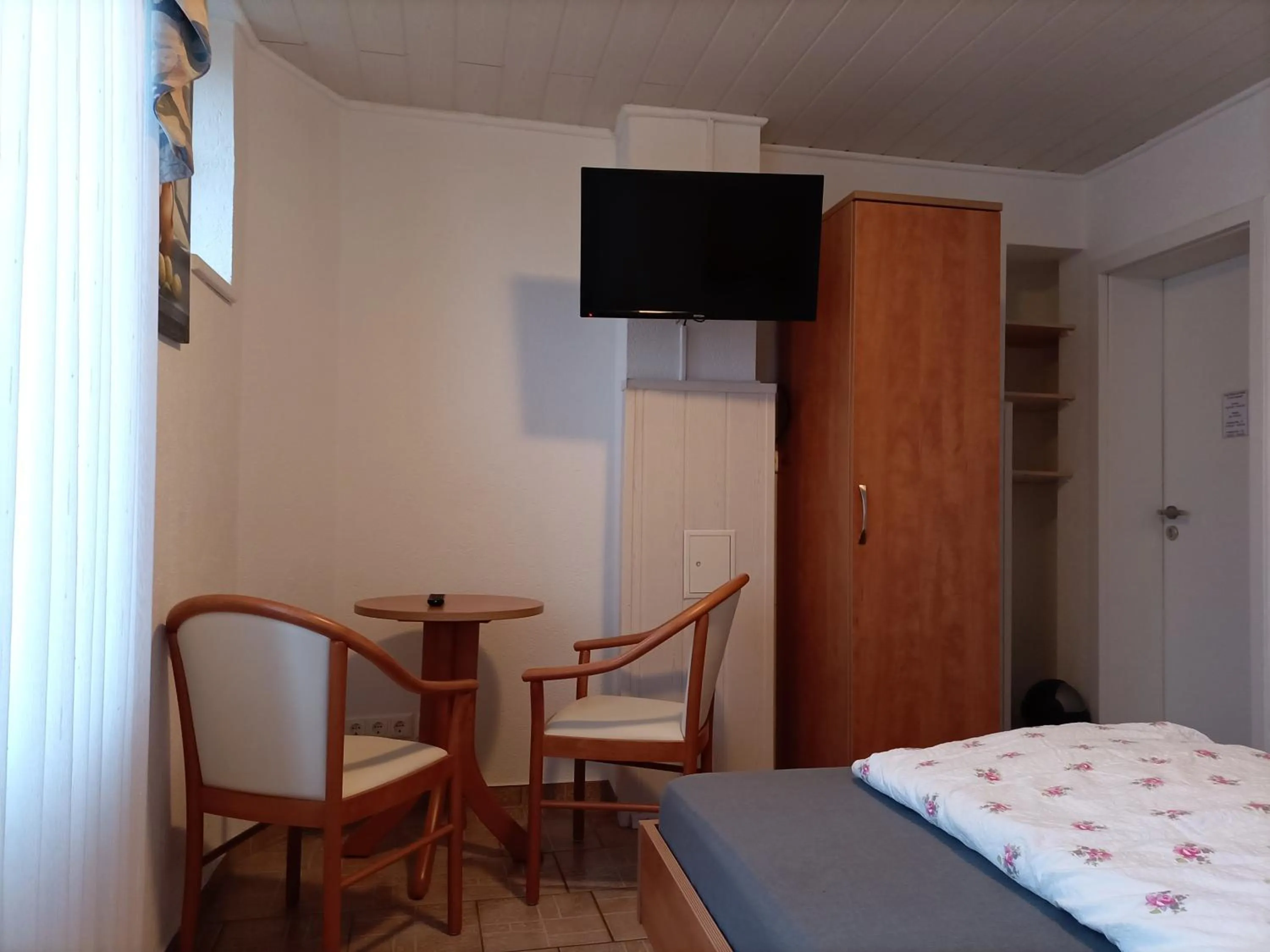 TV and multimedia, Bed in Hotel An der Karlstadt