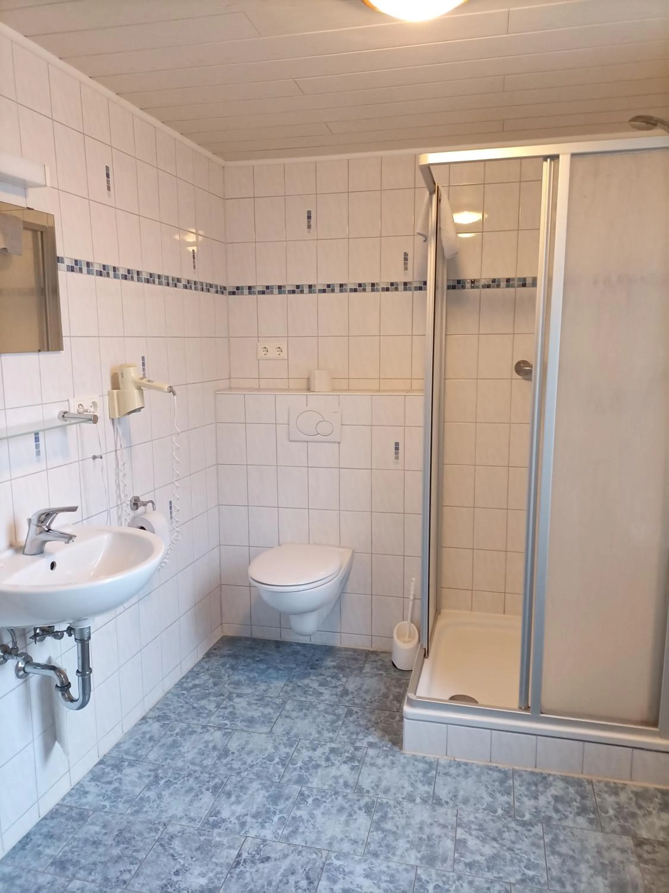 Shower in Hotel An der Karlstadt
