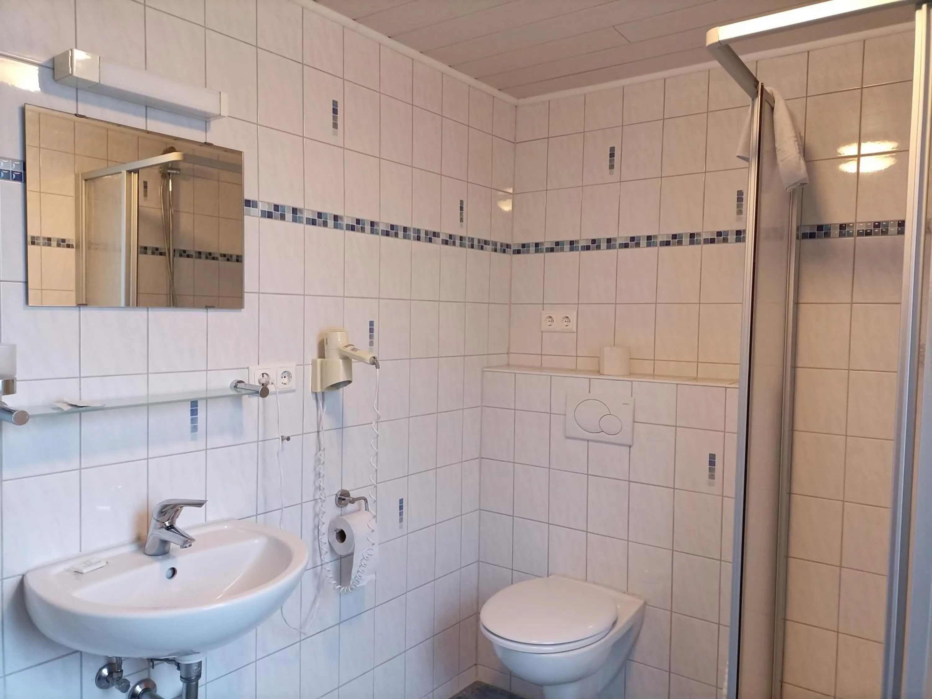 Shower in Hotel An der Karlstadt
