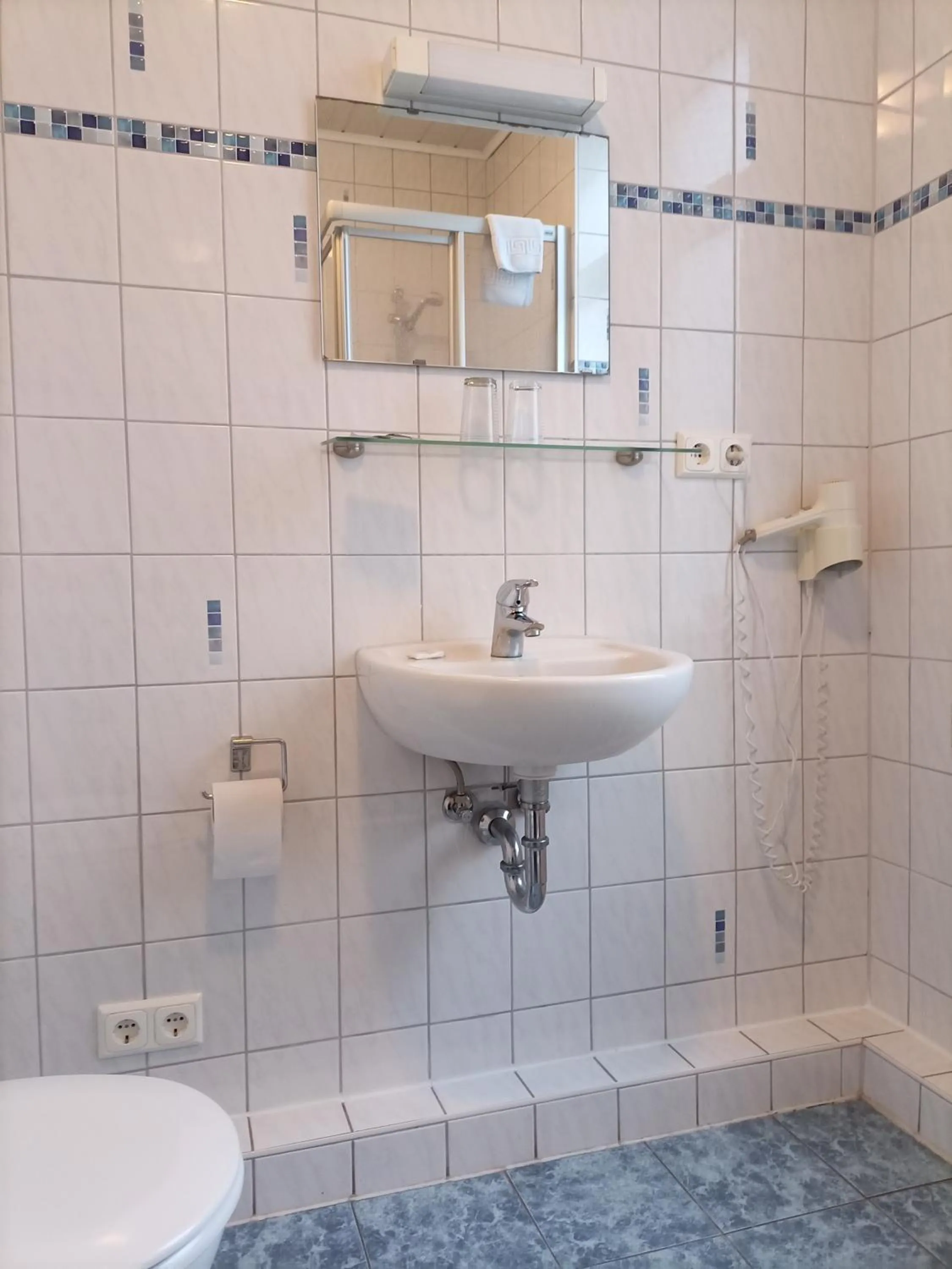 Toilet in Hotel An der Karlstadt